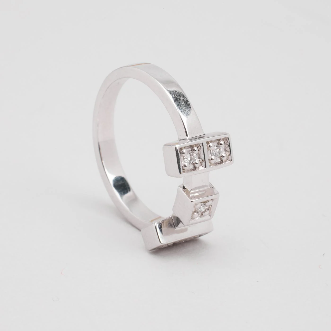 Geometrisk ring med diamant (0.075 ct) i 14K vitt guld strl. 17.2 / strl. 54 - Image 7