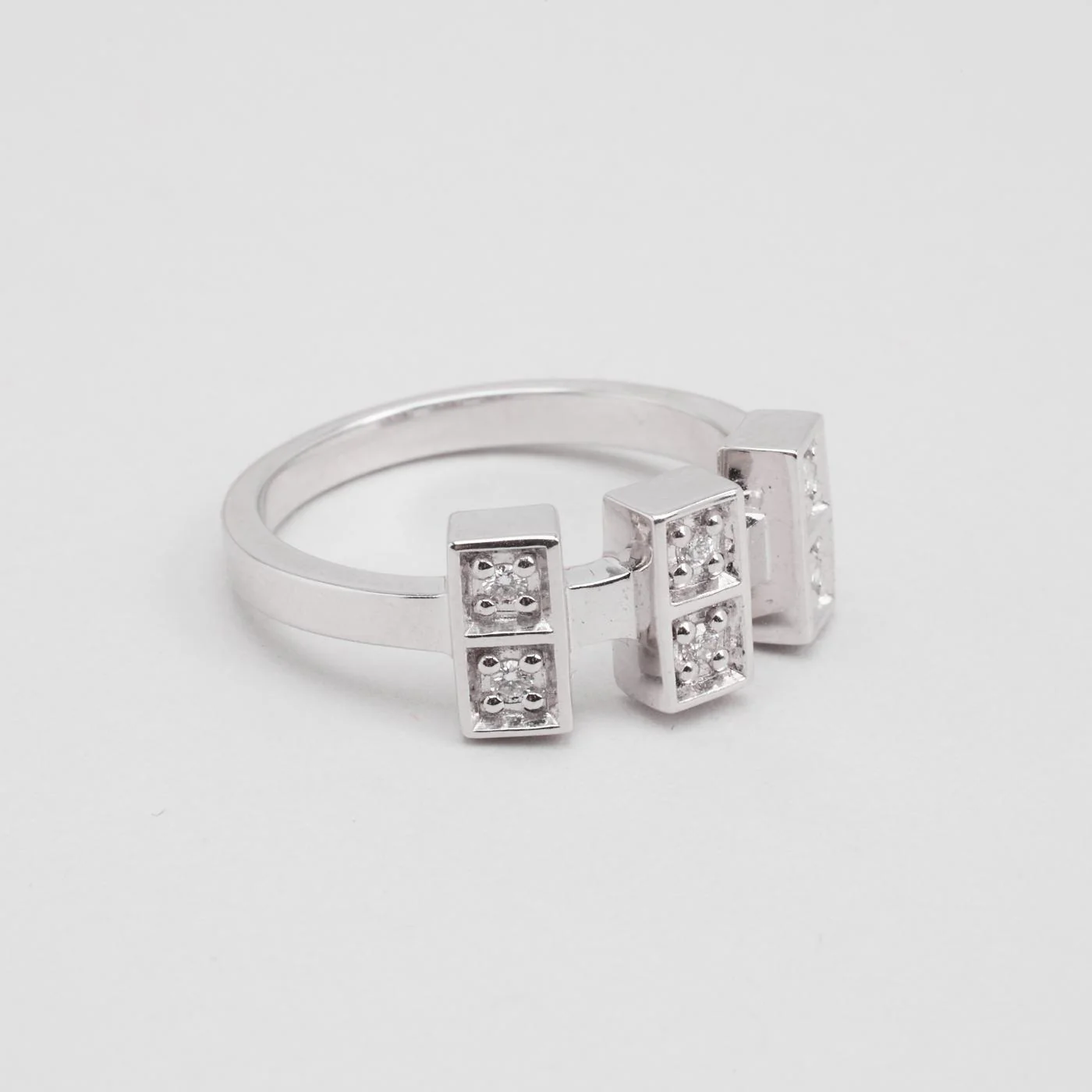 Geometrisk ring med diamant (0.09 ct) i 14K vitt guld strl. 17.2 / strl. 54 - Image 3