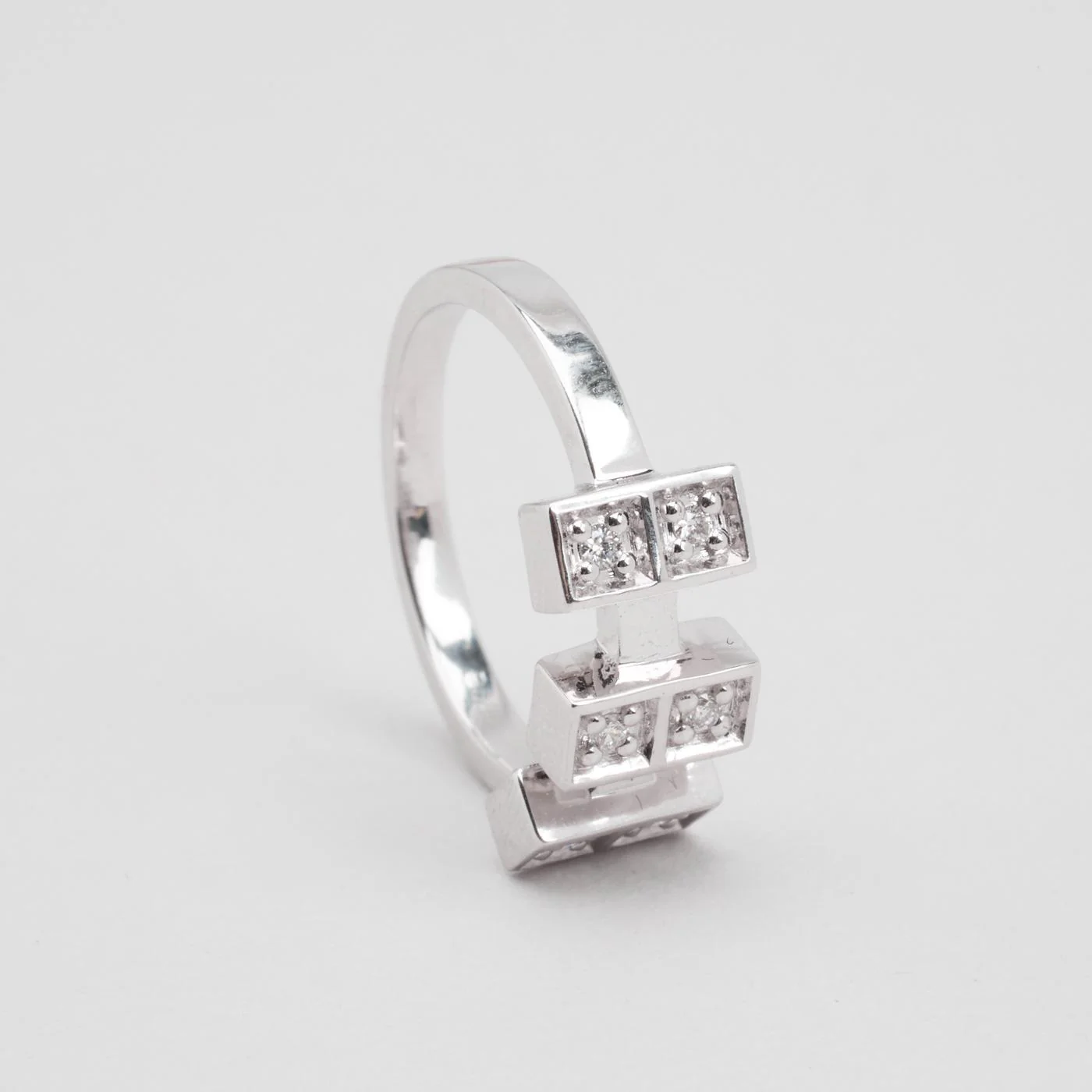 Geometrisk ring med diamant (0.09 ct) i 14K vitt guld strl. 17.2 / strl. 54 - Image 6