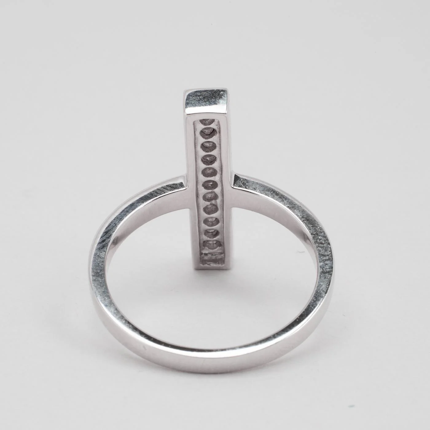 Geometrisk ring med diamant (0.165 ct) i 14K vitt guld strl. 17.2 / strl. 54 - Image 5