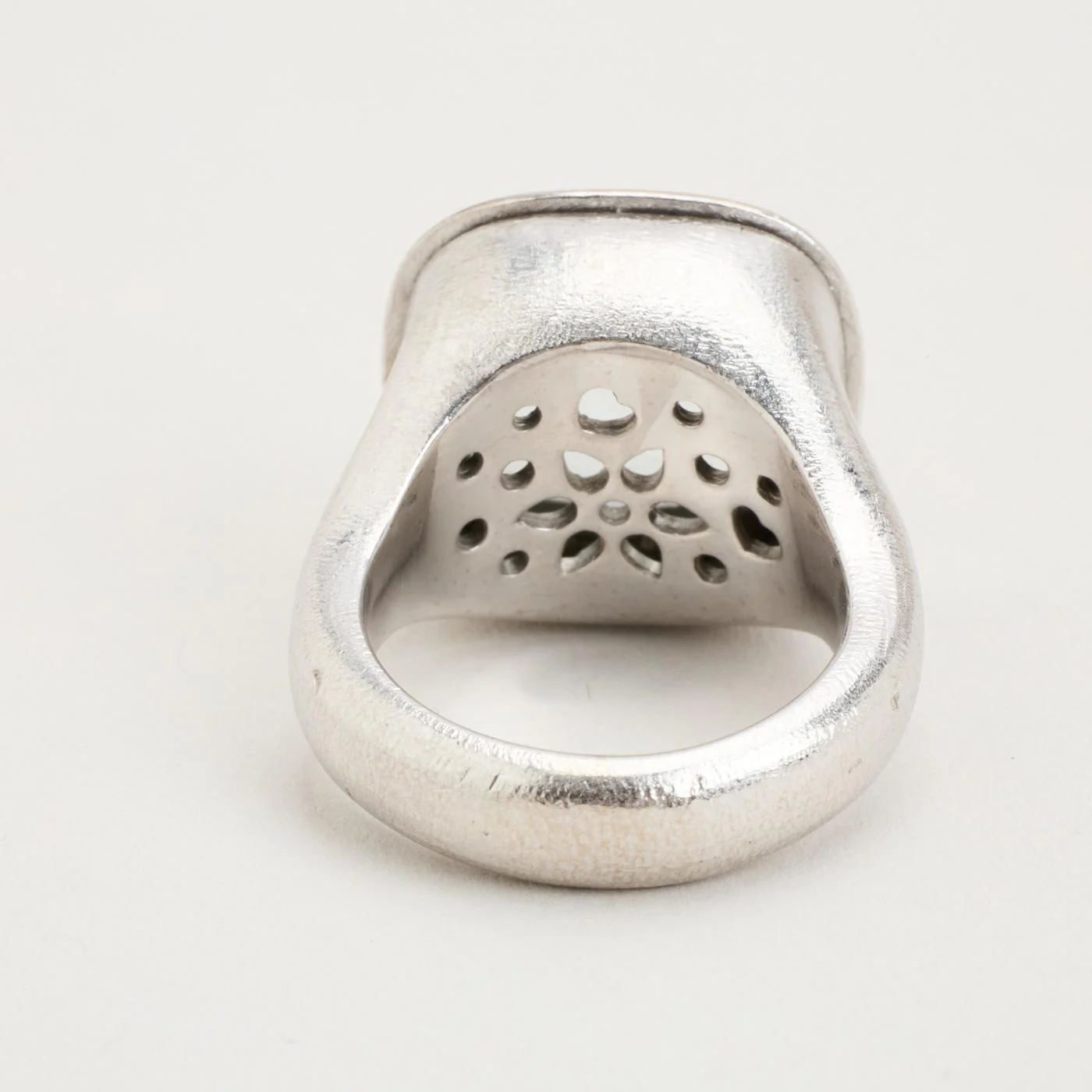 Ole Lynggaard Cushion solitaire-sculptural head ring i 18K vitt guld med akvamarin och diamant (0.01 ct), strl. 16.9 / strl. 53 - Image 4