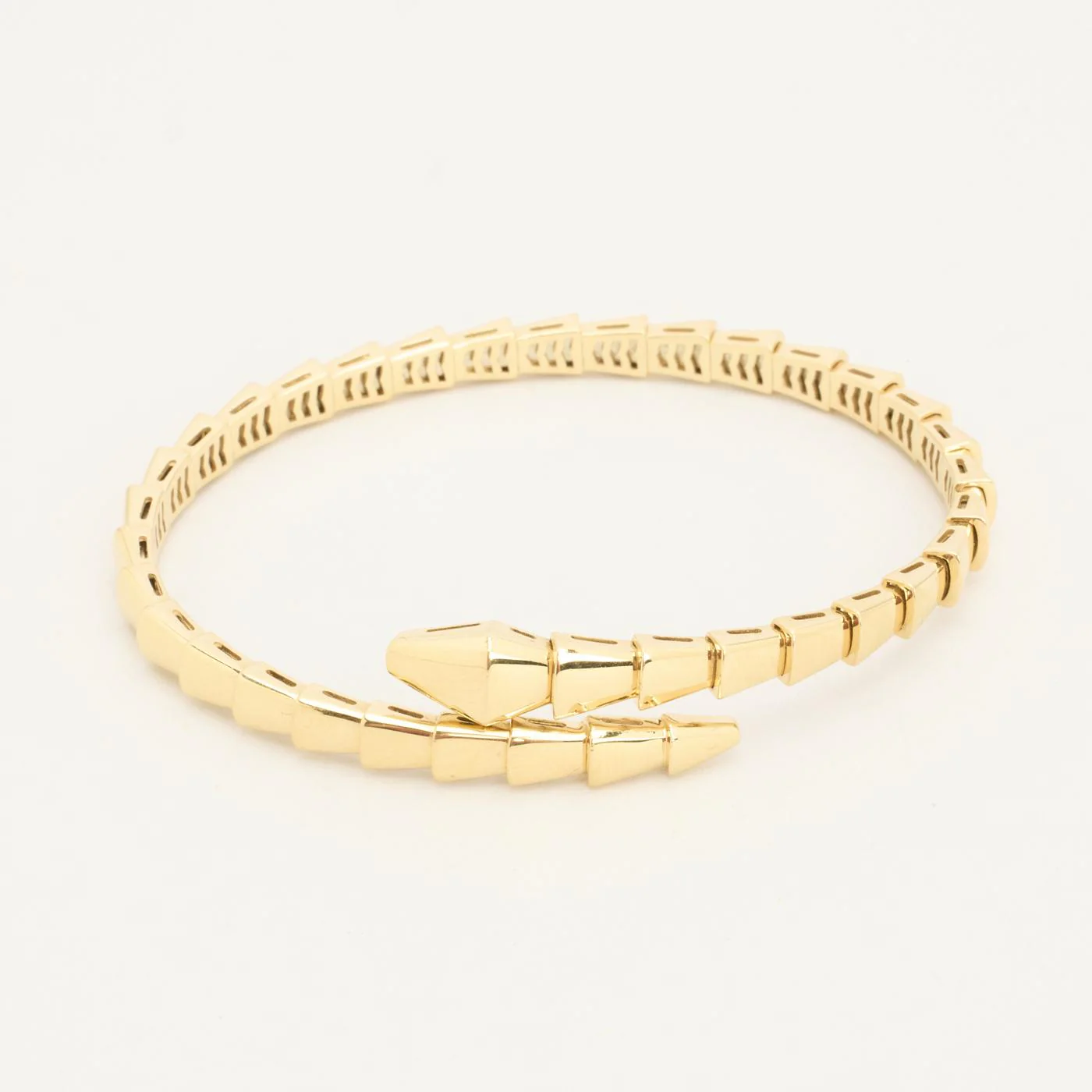 Bvlgari Serpenti Viper öppen armring i 18K guld, 5.6 cm, 23.4 g - Image 3