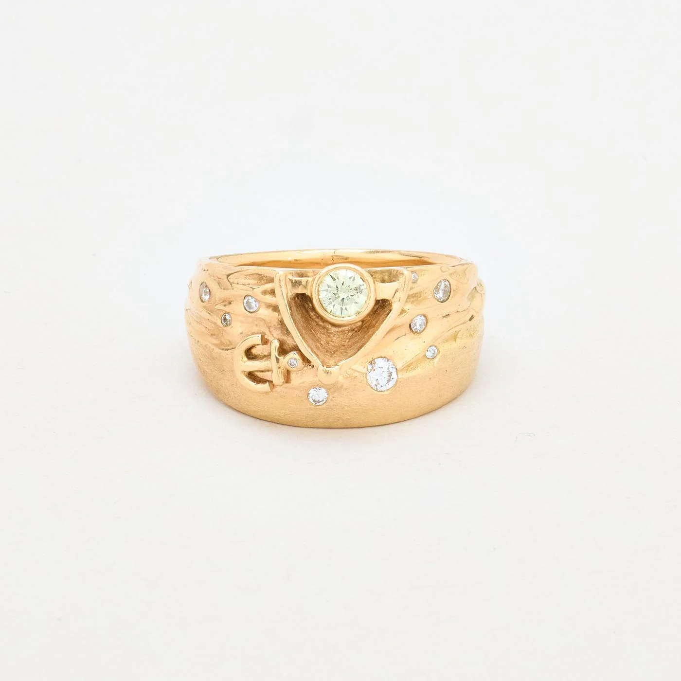 Organisk gypsyring med diamant (0.51 ct) i 14K guld strl. 22 / strl. 69