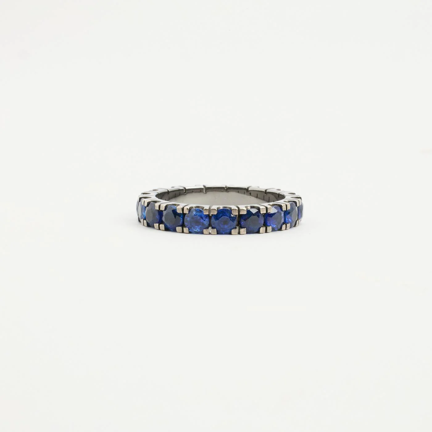 Ruben Svart eternityring i 14K vitguld, med 18 briljantslipade blå safirer (3,78 ct), Strl. 18.1 / Strl. 57 - Image 3
