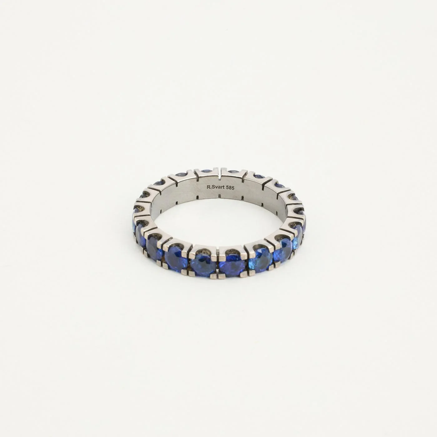 Ruben Svart eternityring i 14K vitguld, med 18 briljantslipade blå safirer (3,78 ct), Strl. 18.1 / Strl. 57 - Image 7