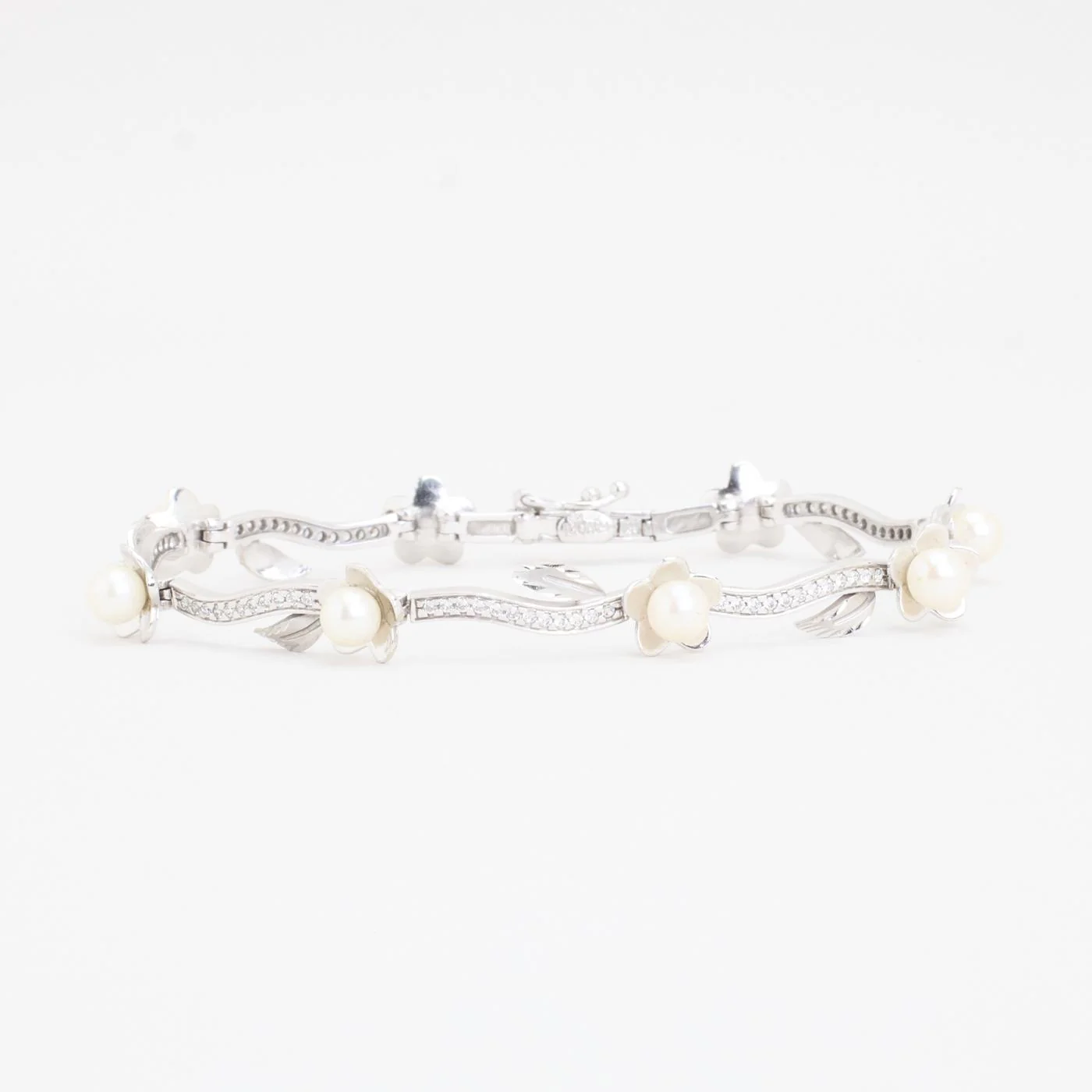 Armband i 14K vitt guld med pärlor och zirkonior, 19 cm, kasselås