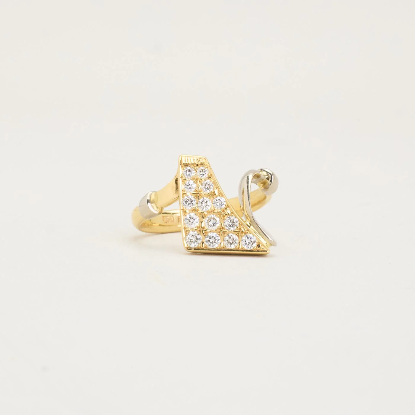 Pavéring med diamant (0.57 ct) i 18K guld och vitt guld strl. 18.5 / strl. 58