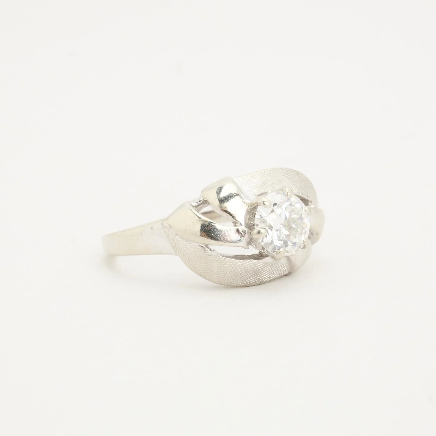 Solitärring med diamant (0.81 ct) i 14K vitt guld strl. 16.9 / strl. 53 - Image 2