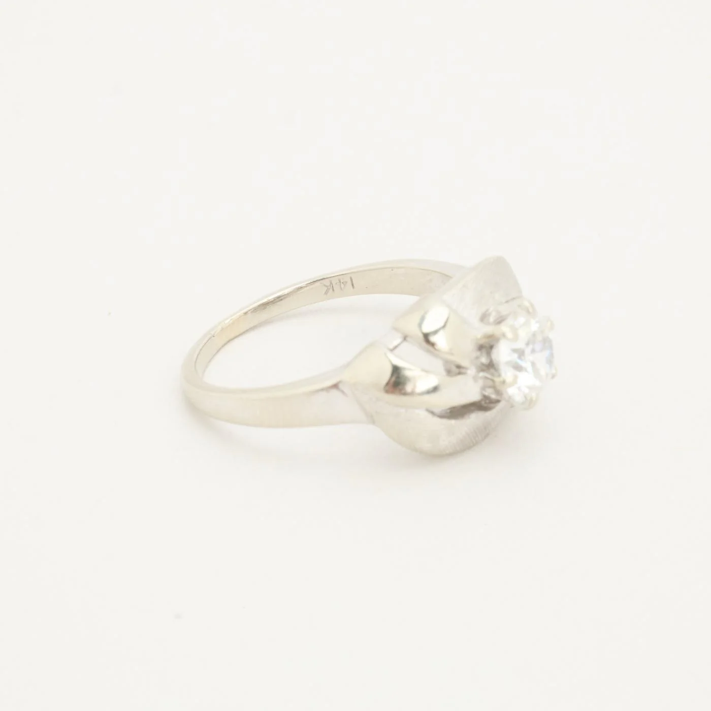 Solitärring med diamant (0.81 ct) i 14K vitt guld strl. 16.9 / strl. 53 - Image 4