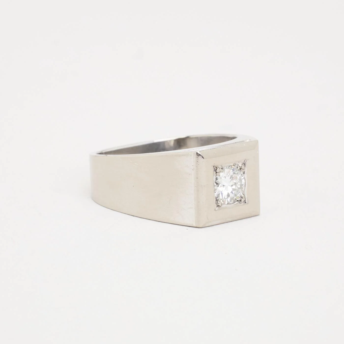 Signetstilring i 14K vitt guld, med en diamant (0,54 ct), Strl. 17.8 / strl. 56 - Image 2