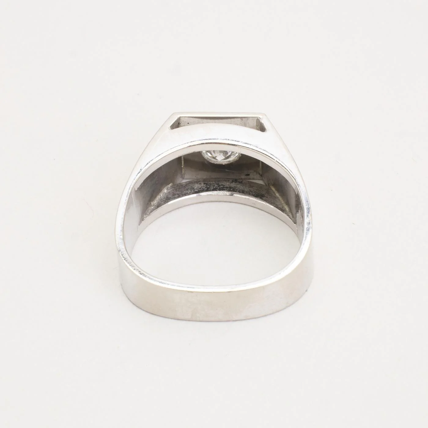 Signetstilring i 14K vitt guld, med en diamant (0,54 ct), Strl. 17.8 / strl. 56 - Image 3