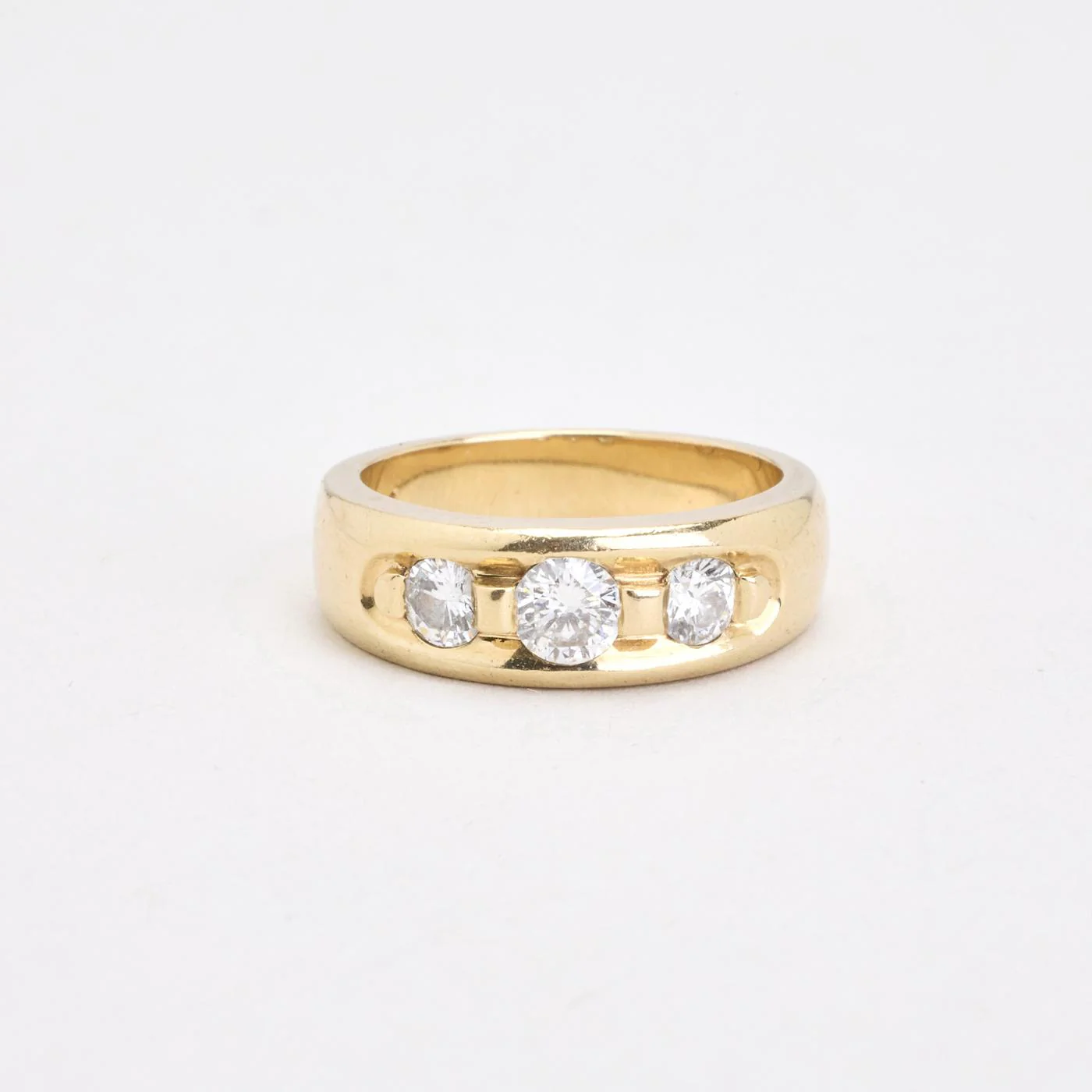 Tre stenar ring med diamant (0.7 ct) i 14K guld strl. 17.2 / strl. 54