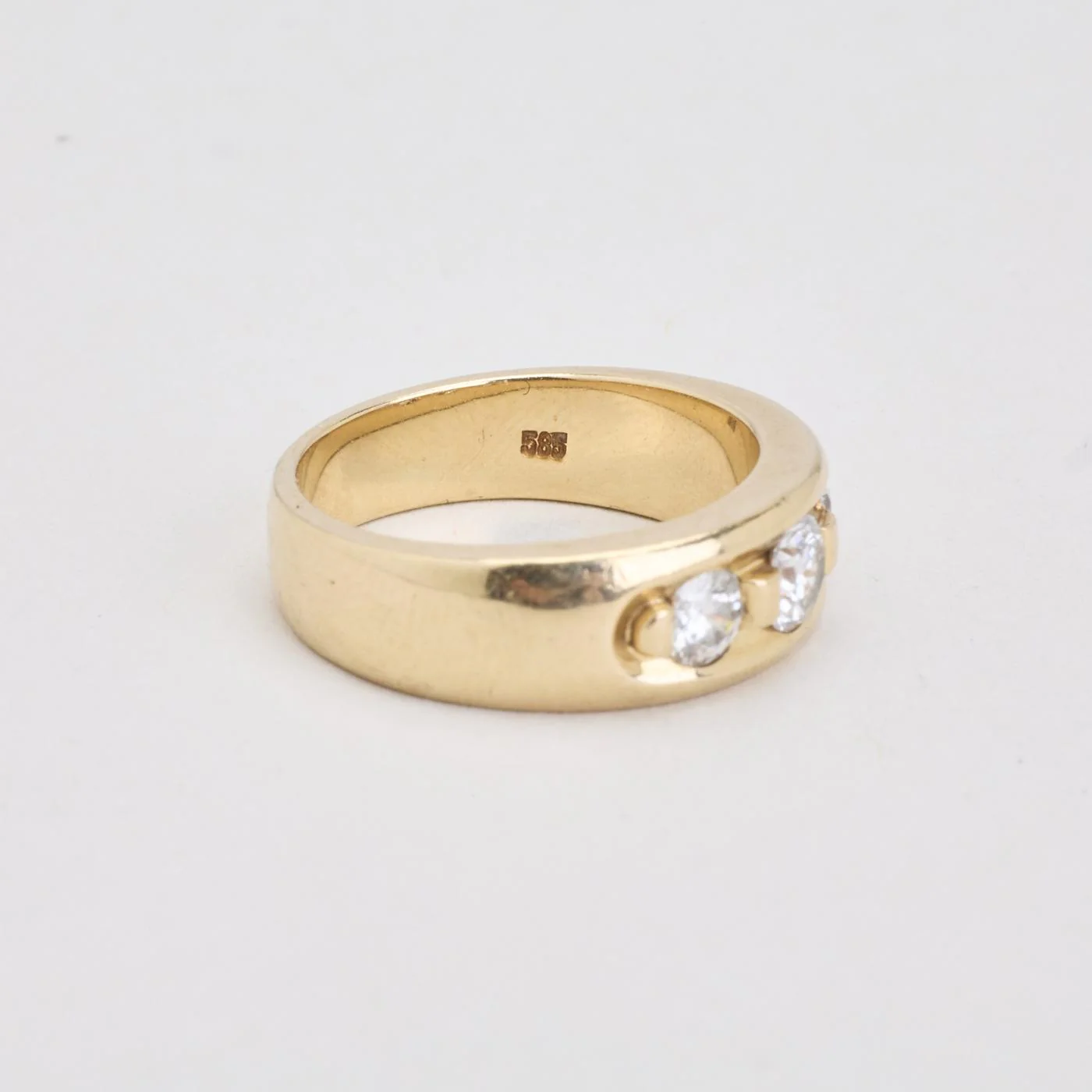 Tre stenar ring med diamant (0.7 ct) i 14K guld strl. 17.2 / strl. 54 - Image 4