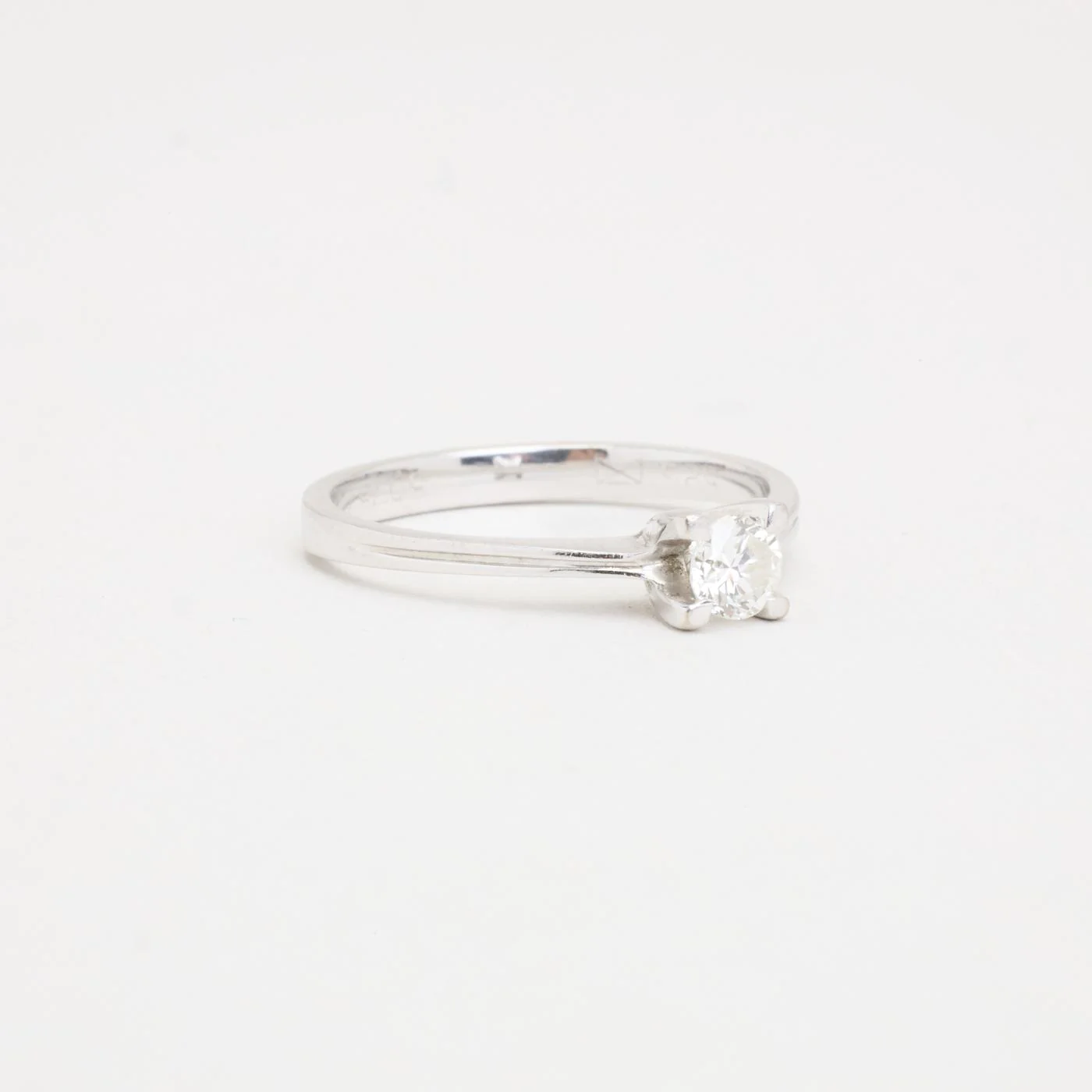 Solitärring i 14K vitt guld med diamant (0,24 ct), Strl. 16.9 / Strl. 53 - Image 5