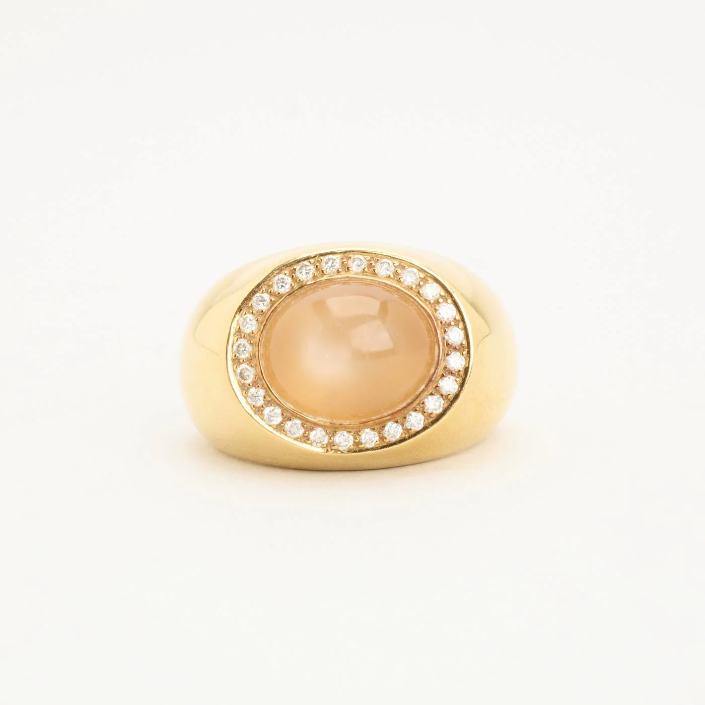 Signetring med diamant (0.16 ct) i 18K guld med en månsten strl. 18.1 / strl. 57 - Image 5
