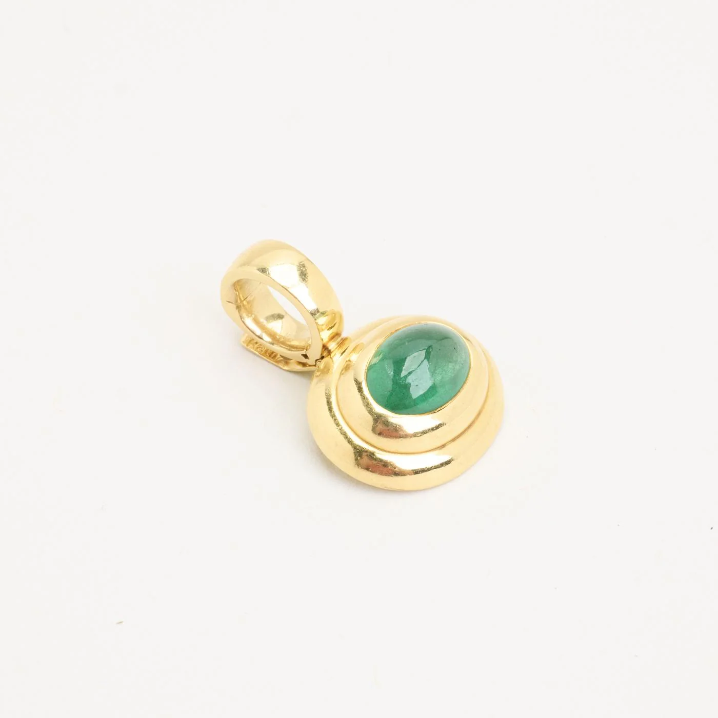 Hänge i 14K guld med grön cabochonslipad sten, 2,6 cm - Image 2
