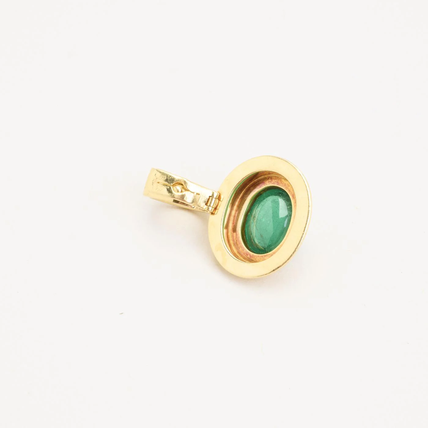 Hänge i 14K guld med grön cabochonslipad sten, 2,6 cm - Image 3