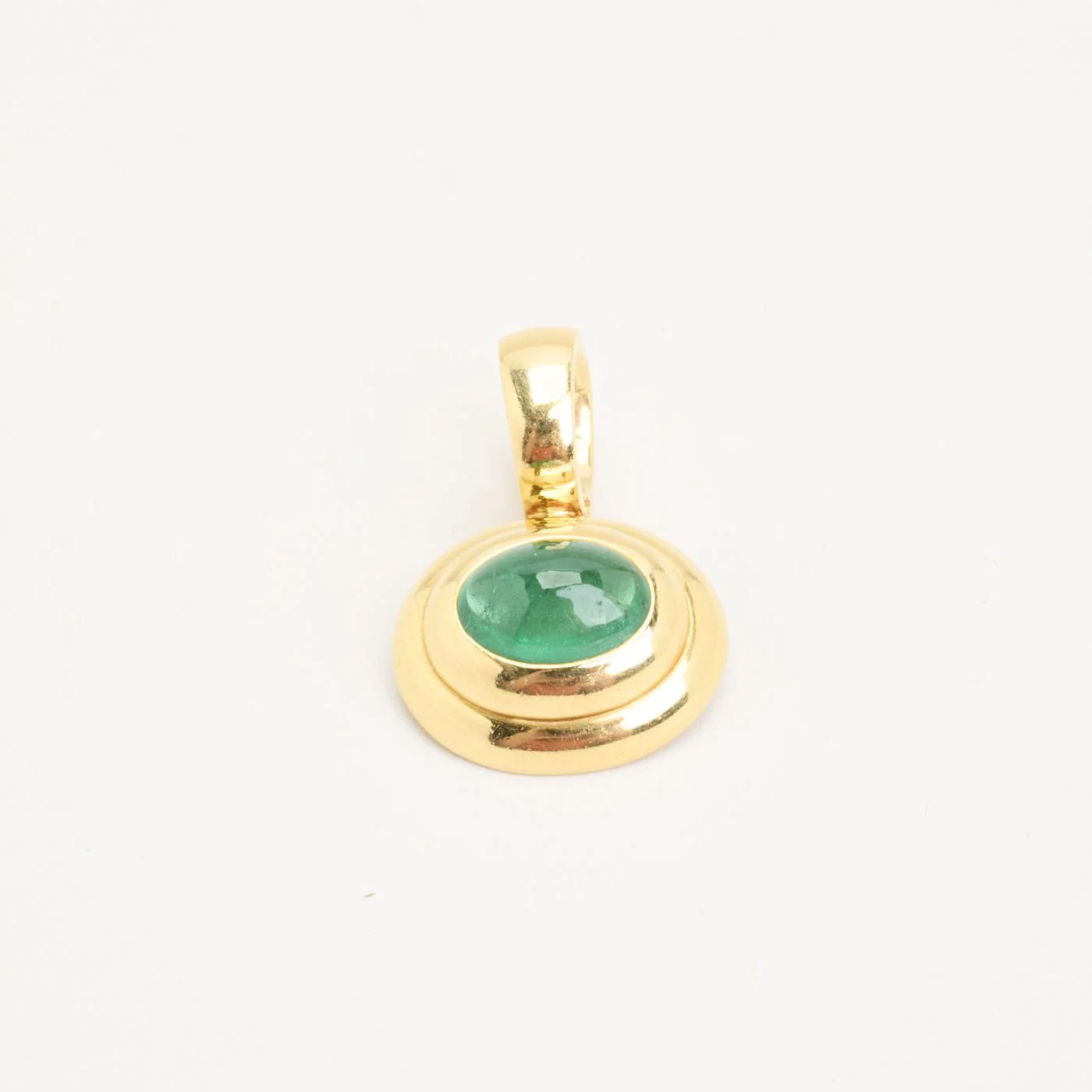 Hänge i 14K guld med grön cabochonslipad sten, 2,6 cm - Image 5