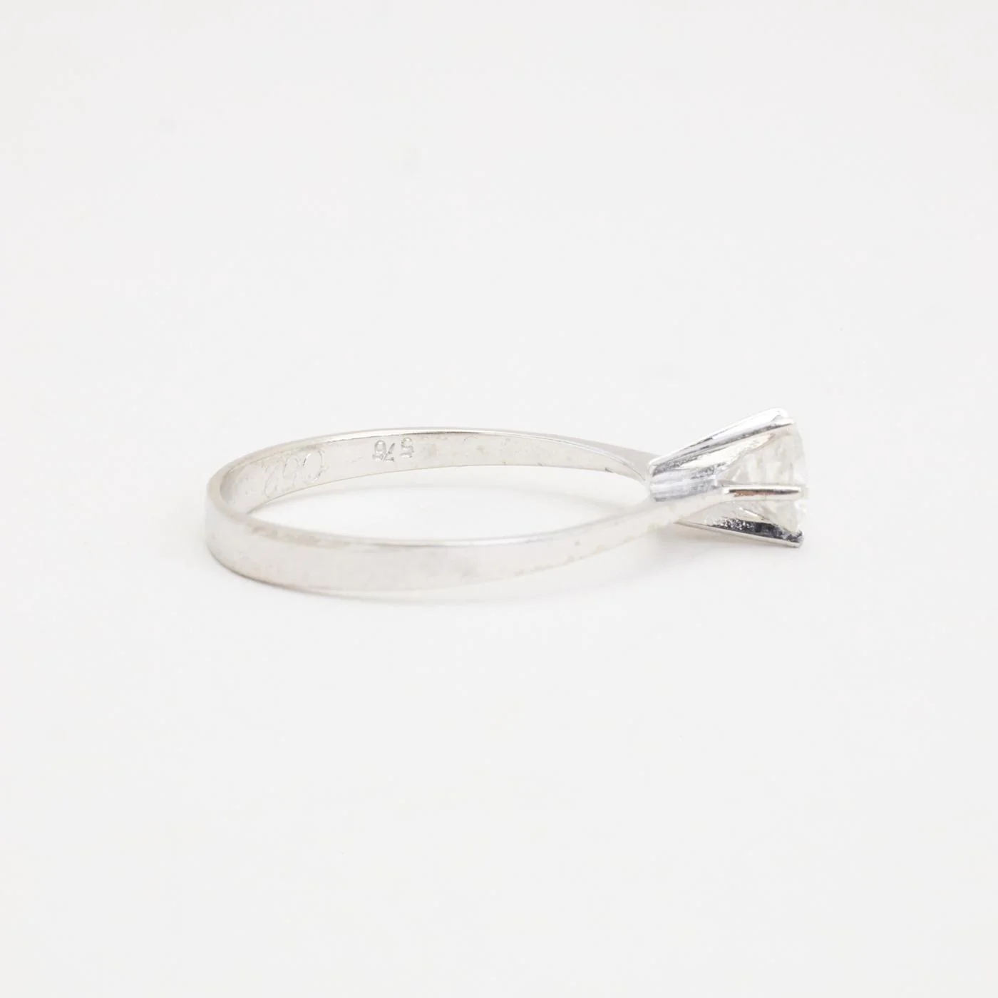 Solitärring med diamant (0.54 ct) i 14K vitt guld strl. 17.8 / strl. 56 - Image 5