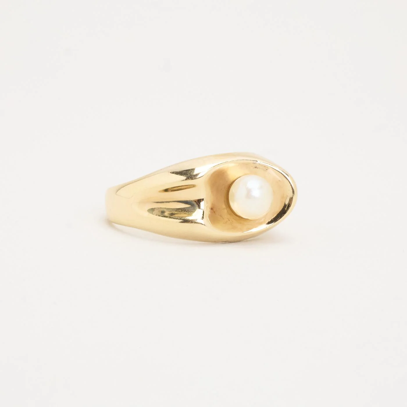 Modernistisk ring i 14K guld med vit pärla, Strl. 18.5 / Strl. 58 - Image 2