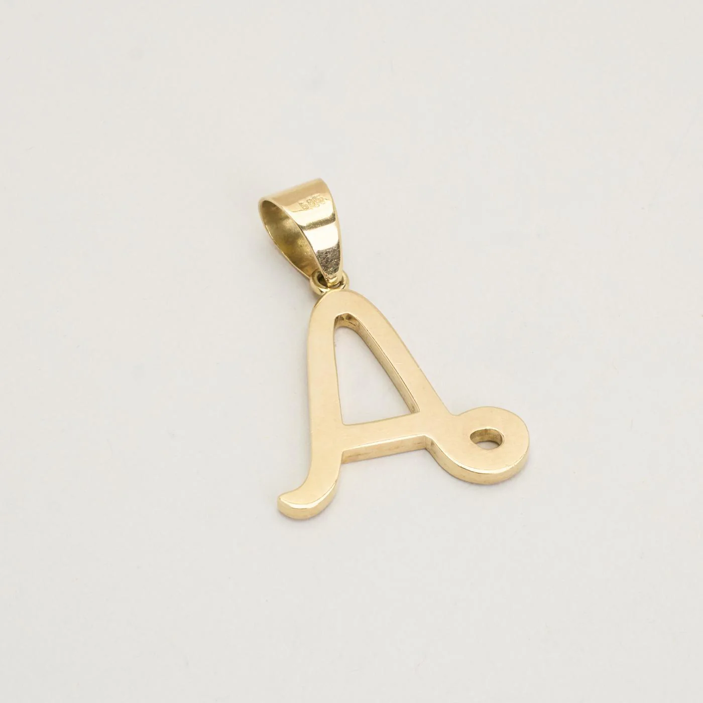 Bokstavshänge med diamant (0.92 ct) i 14K guld, 4.3 cm, 8.85 g - Image 3