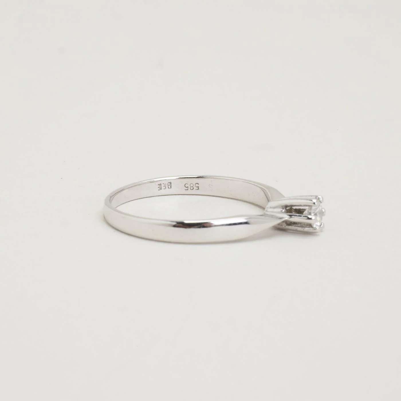 Solitärring i 14K vitt guld med en diamant (0,13 ct), Strl. 18.1 - 18.5 / Strl. 57 - 58 - Image 3