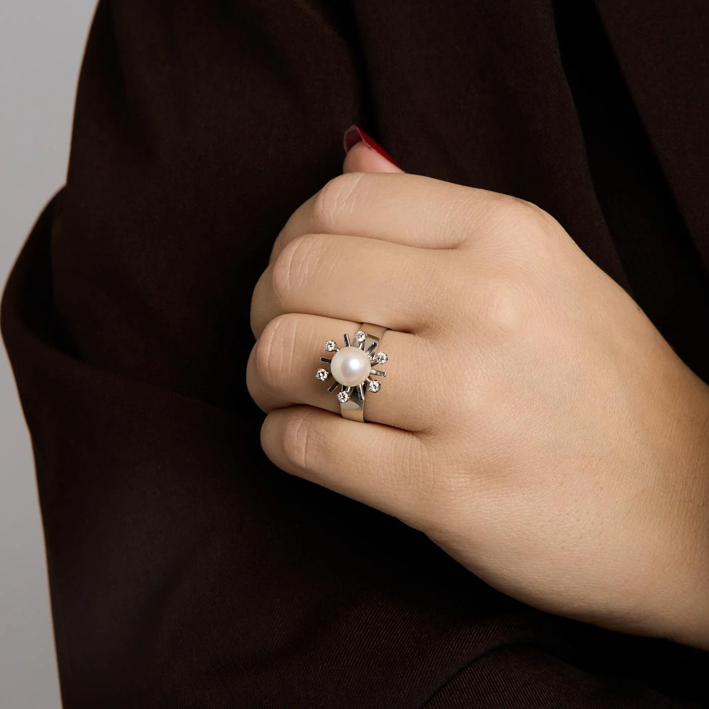Pärlring med diamant (0.16 ct) i 18K vitt guld med en pärla strl. 18.5 / strl. 58 - Image 2