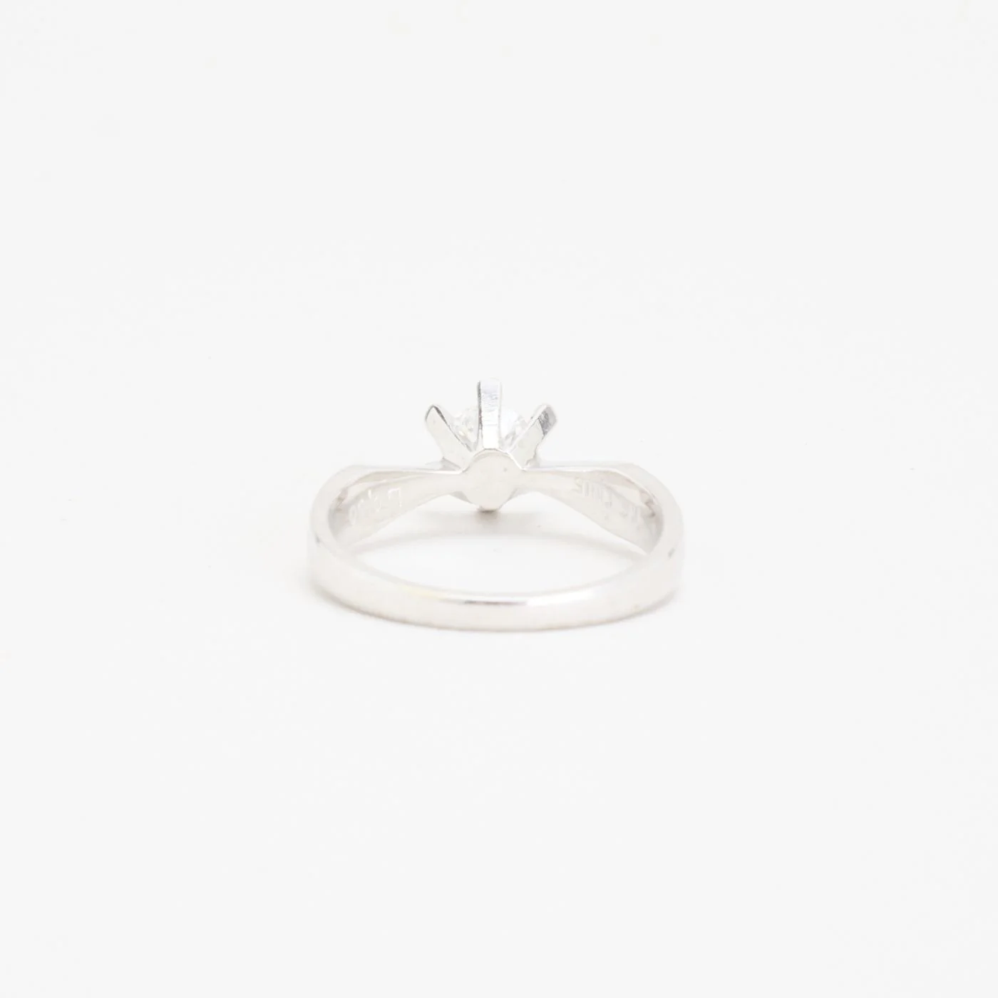 Solitärring med diamant (0.59 ct) i 14K vitt guld strl. 17.2 / strl. 54 - Image 4