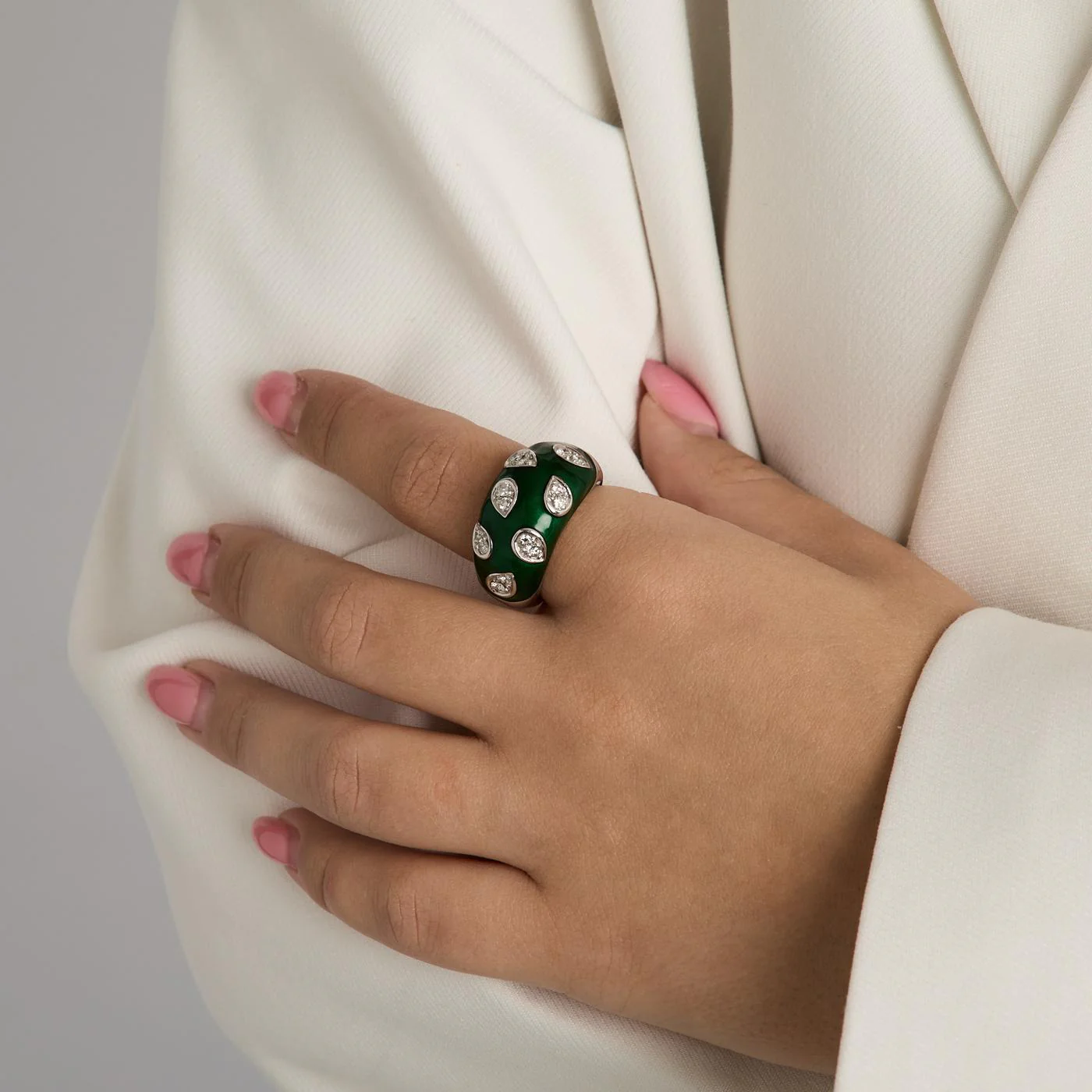 Gypsyring med diamant (0.88 ct) i 18K vitt guld med en emalj strl. 18.5 / strl. 58 - Image 2