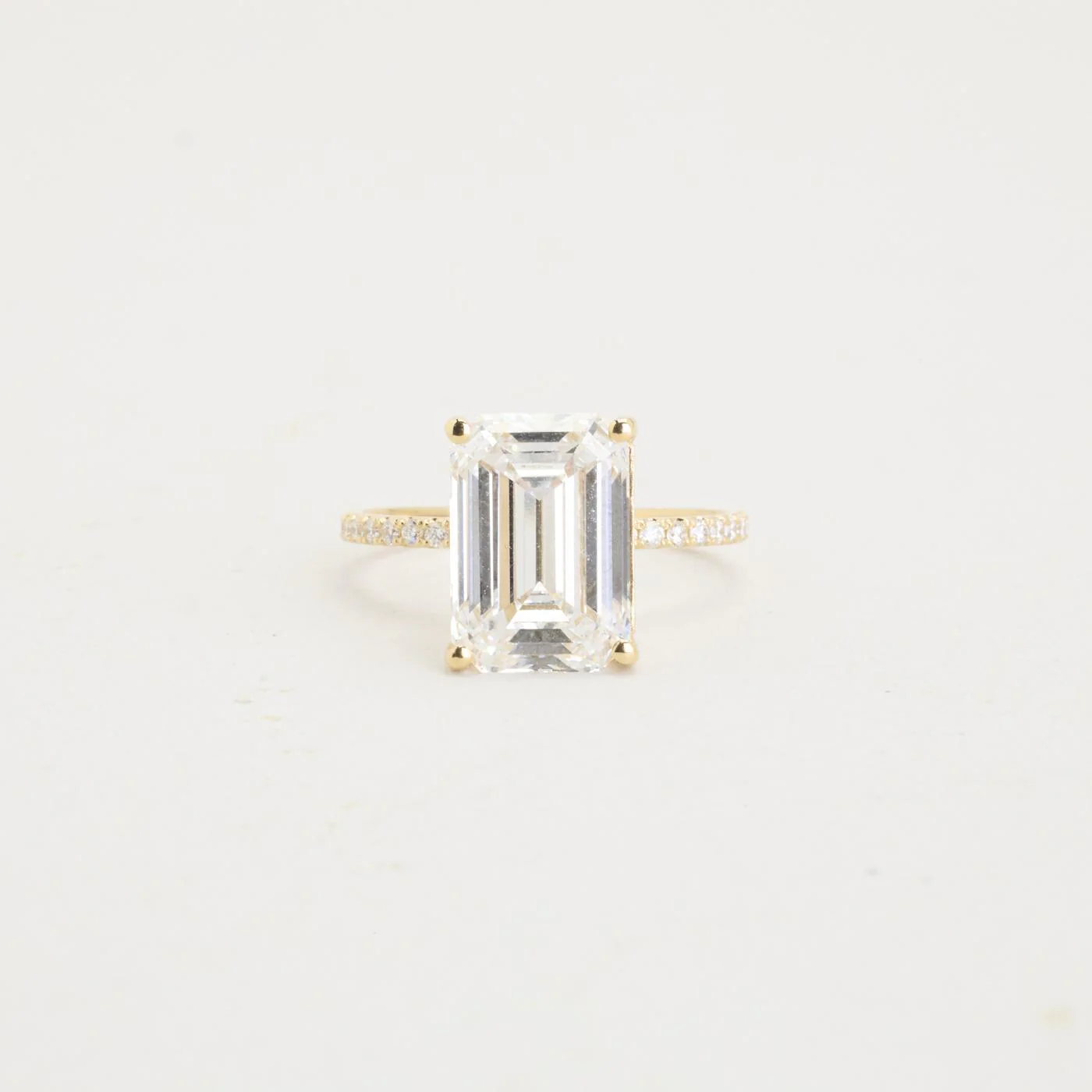 Allians solitärring med diamant (5.41 ct) i 14K guld strl. 17.2 / strl. 54