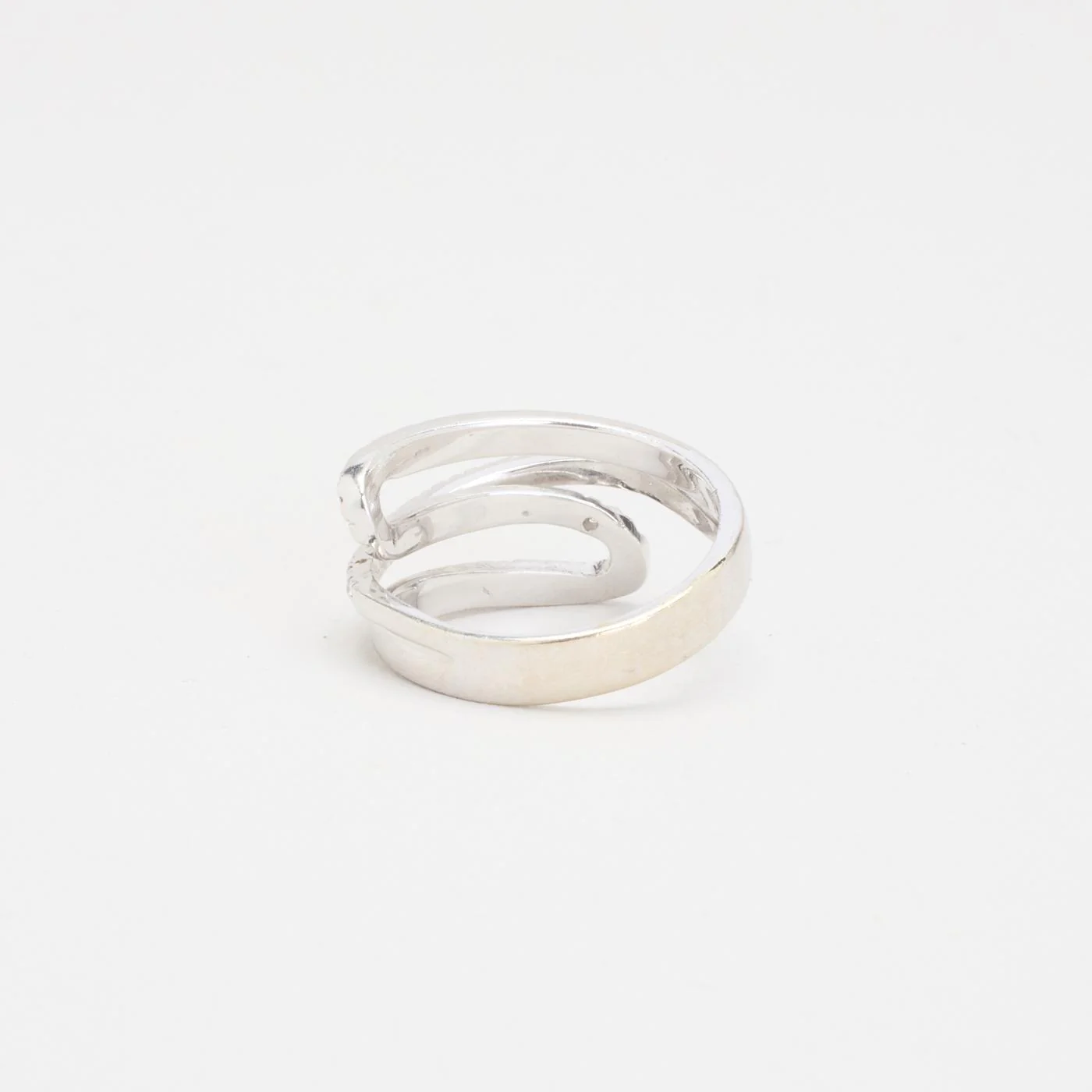 Crossoverring med diamant (0.09 ct) i 18K vitt guld strl. 16.6 / strl. 52 - Image 4