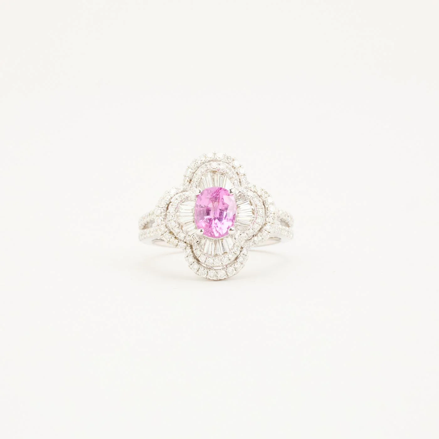 Hartmann's Blomsterring med diamant (0.89 ct) i 18K vitt guld med en safir strl. 16.9 / strl. 53