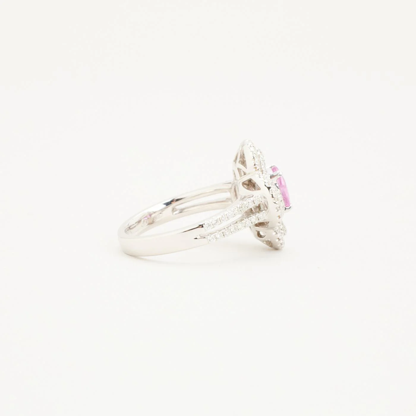 Hartmann's Blomsterring med diamant (0.89 ct) i 18K vitt guld med en safir strl. 16.9 / strl. 53 - Image 2
