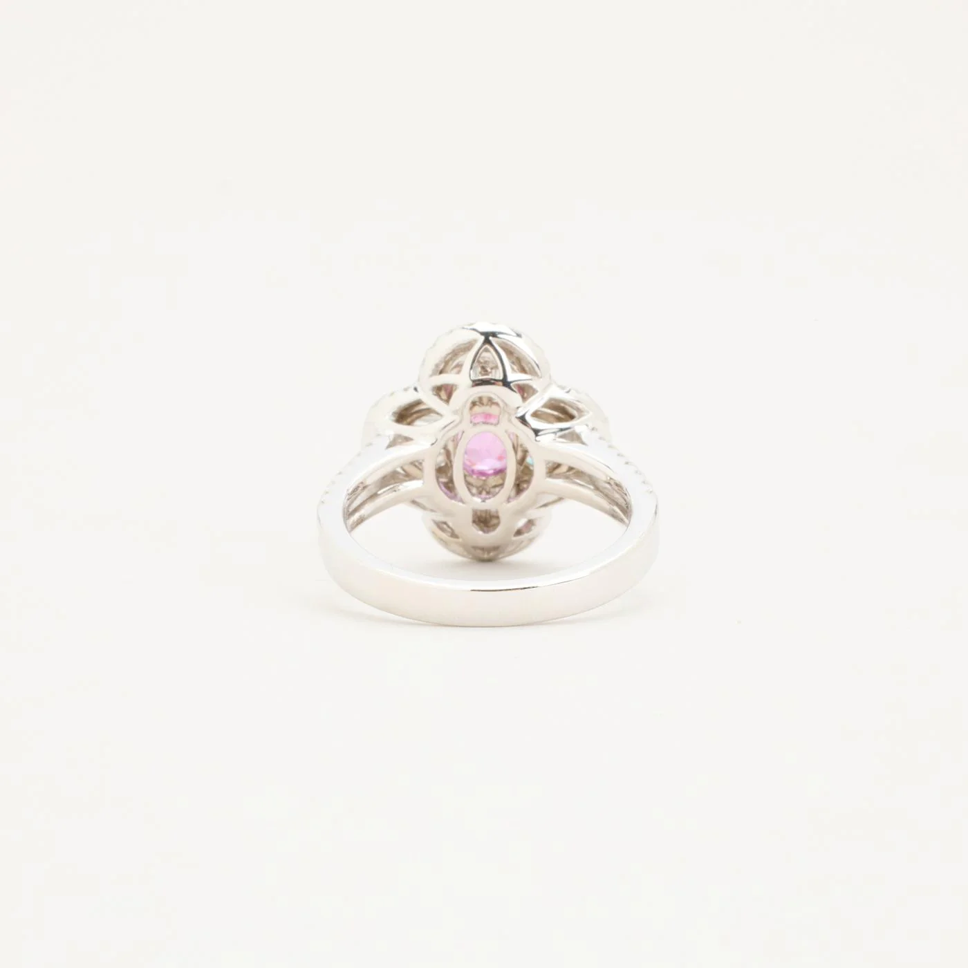 Hartmann's Blomsterring med diamant (0.89 ct) i 18K vitt guld med en safir strl. 16.9 / strl. 53 - Image 3