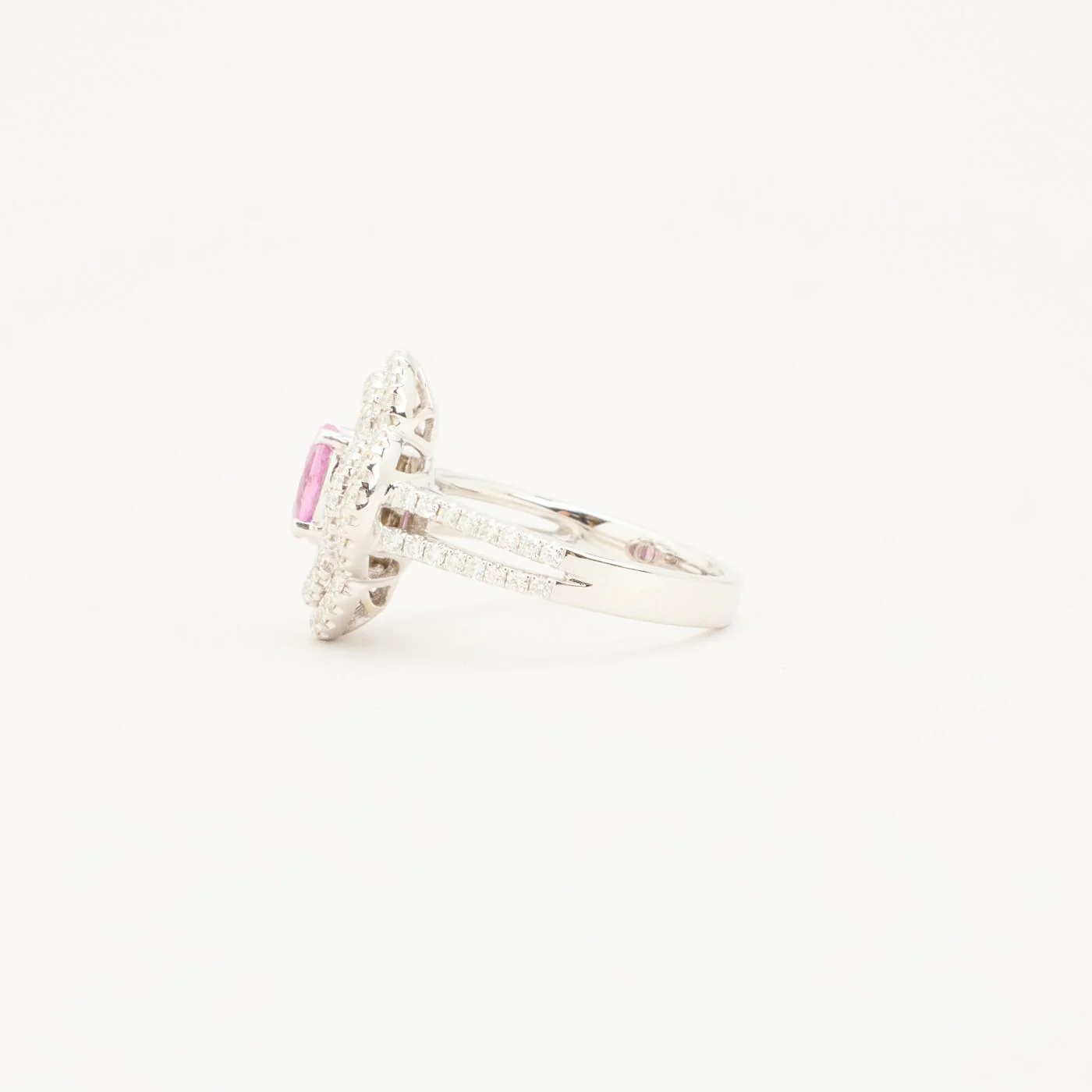 Hartmann's Blomsterring med diamant (0.89 ct) i 18K vitt guld med en safir strl. 16.9 / strl. 53 - Image 4
