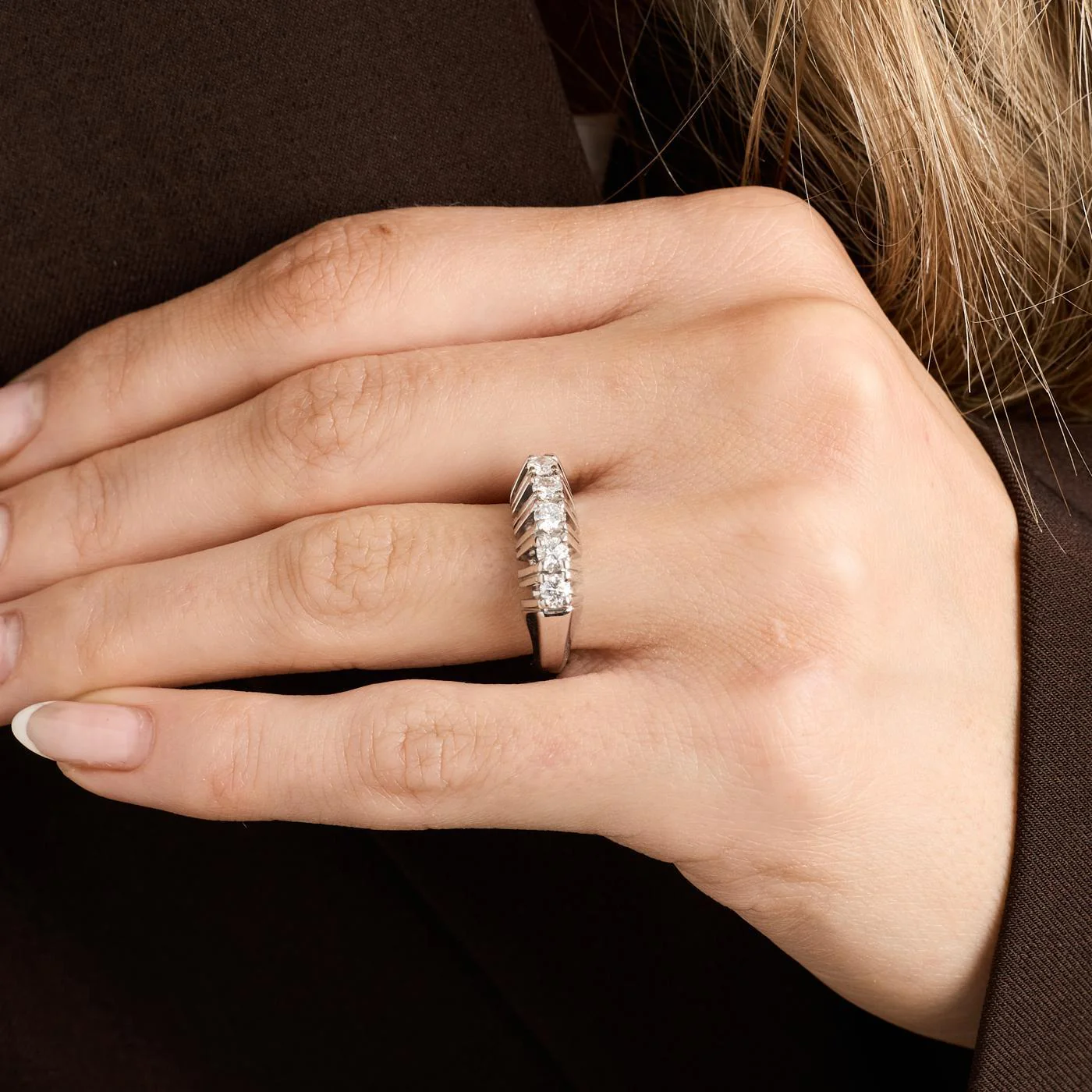 Femstensring med diamant (0.67 ct) i 18K vitt guld strl. 15.6 / strl. 49 - Image 2