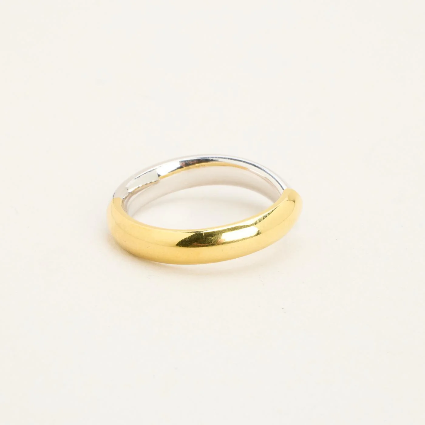 Crossoverring med diamant (0.04 ct) i 14K guld och vitt guld strl. 16.9 / strl. 53 - Image 3