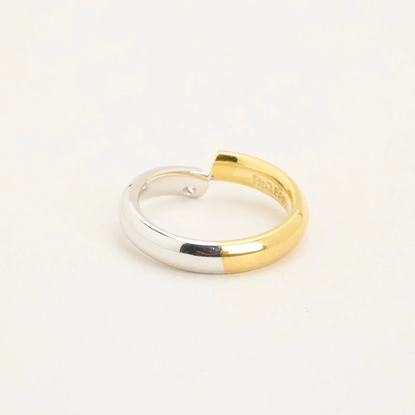 Crossoverring med diamant (0.04 ct) i 14K guld och vitt guld strl. 16.9 / strl. 53 - Image 4