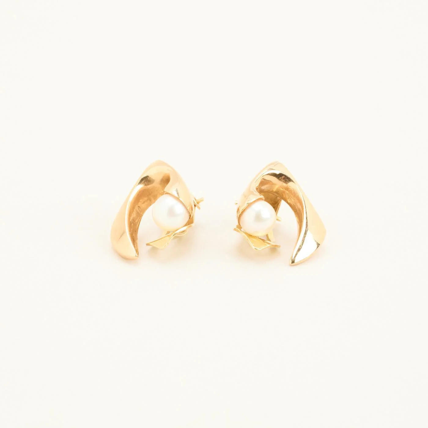 Örclips i 14K guld med en pärla, 2.1 cm, - Image 2