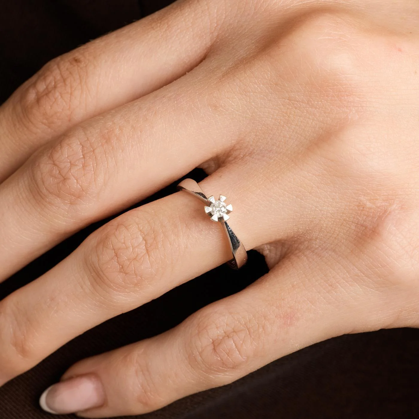 Solitärring med diamant (0.1 ct) i 14K vitt guld strl. 16.6 / strl. 52 - Image 2