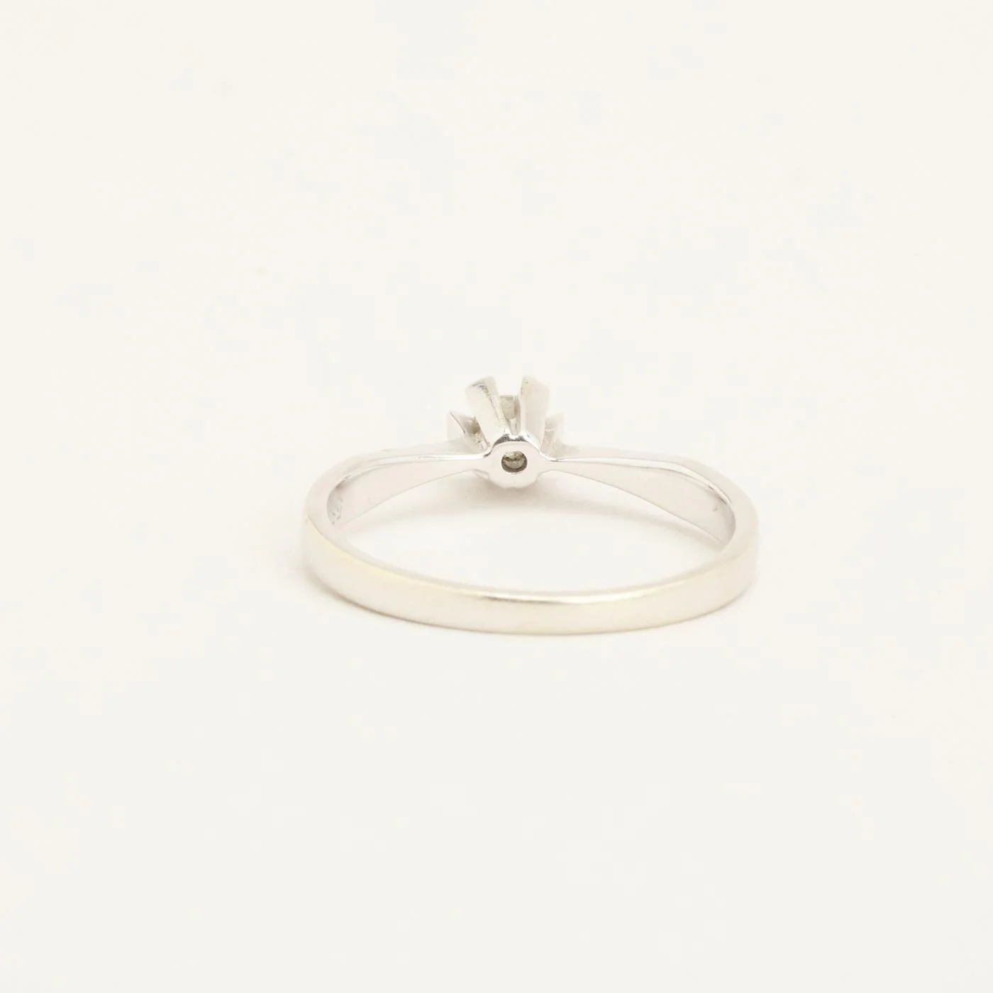 Solitärring med diamant (0.1 ct) i 14K vitt guld strl. 16.6 / strl. 52 - Image 4