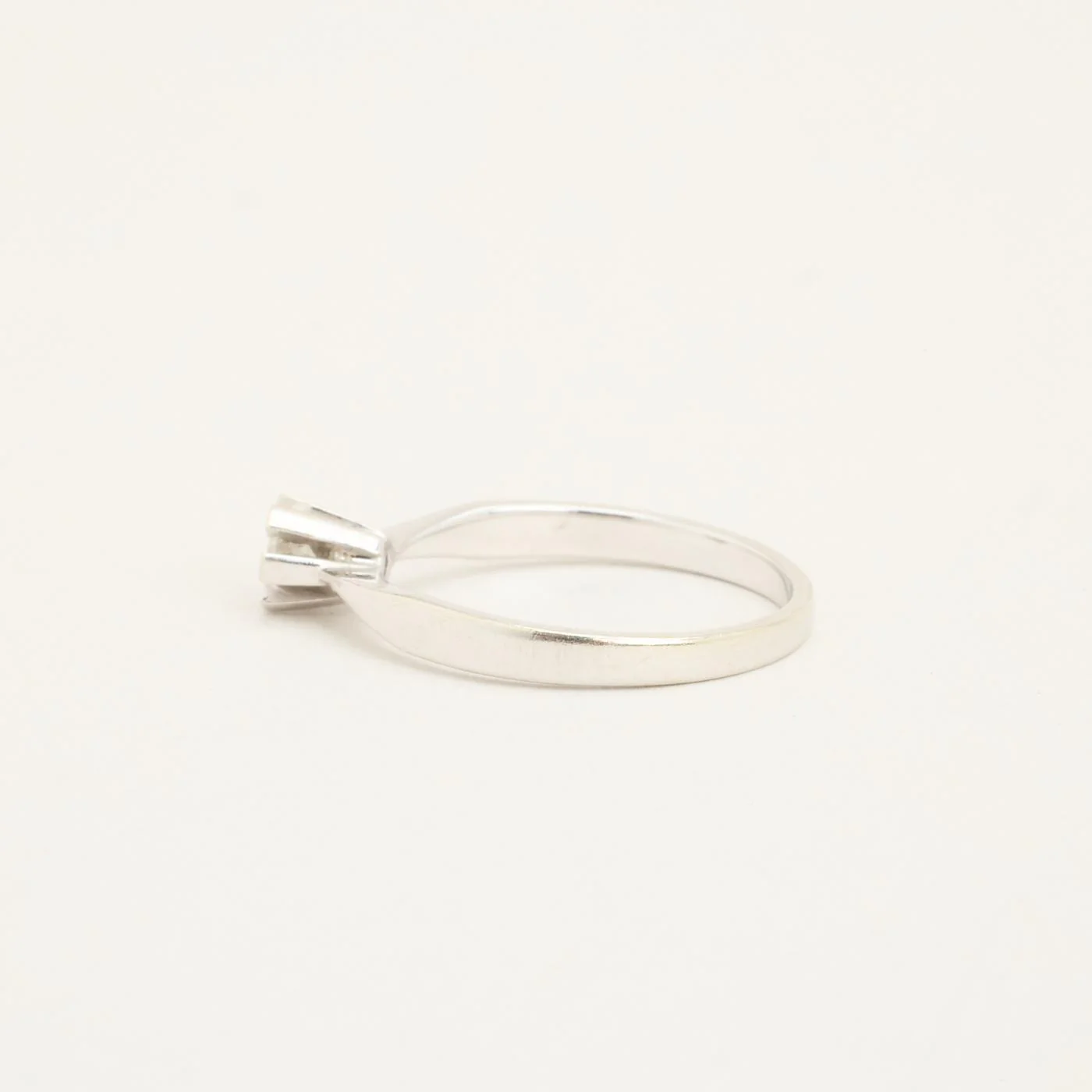Solitärring med diamant (0.1 ct) i 14K vitt guld strl. 16.6 / strl. 52 - Image 5
