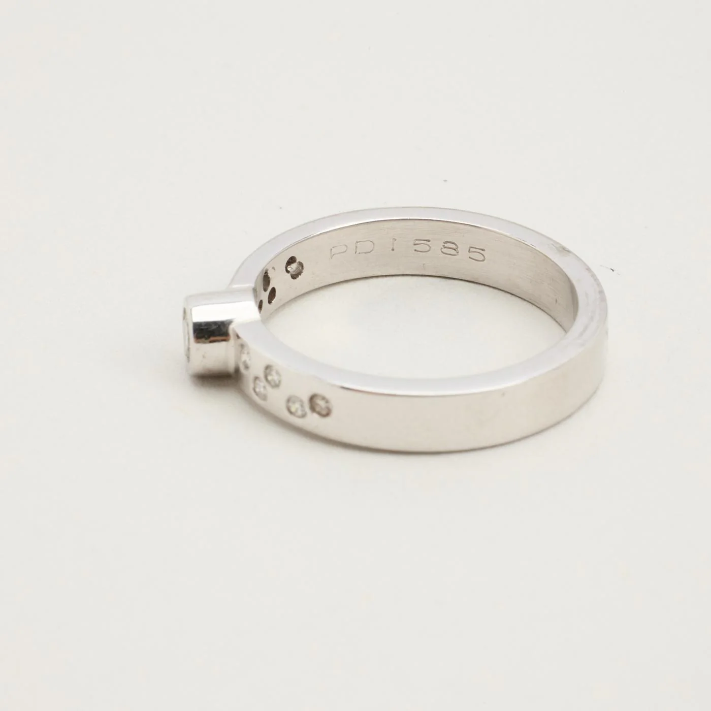 Allians solitärring med diamant (0.2 ct) i 14K vitt guld strl. 16.9 / strl. 53 - Image 5