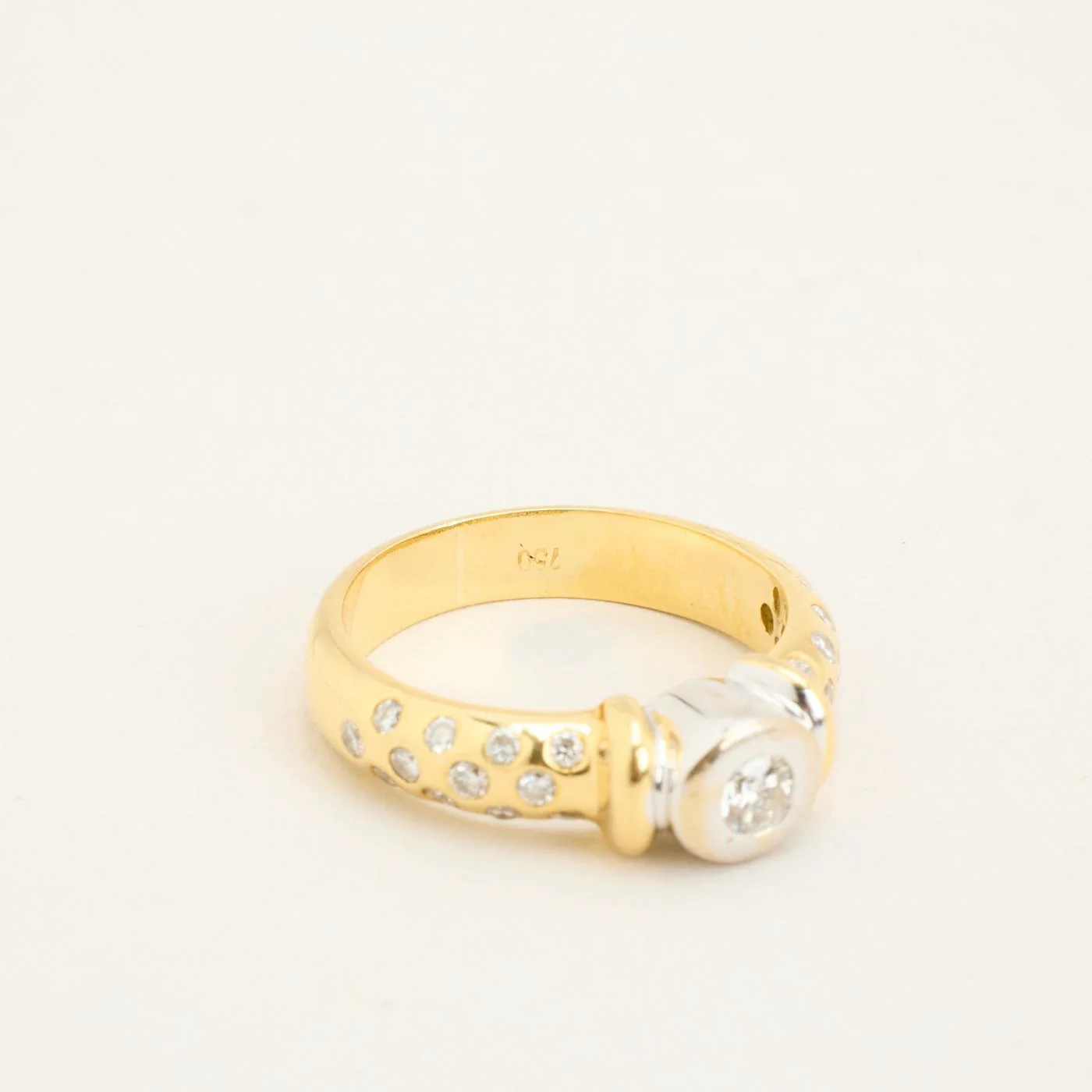 Solitärring med diamant (0.41 ct) i 18K guld och vitt guld strl. 17.2 / strl. 54 - Image 6