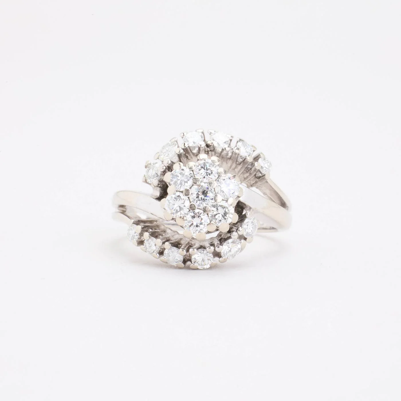 Clusterring med diamant (1.23 ct) i 14K vitt guld strl. 17.2 / strl. 54