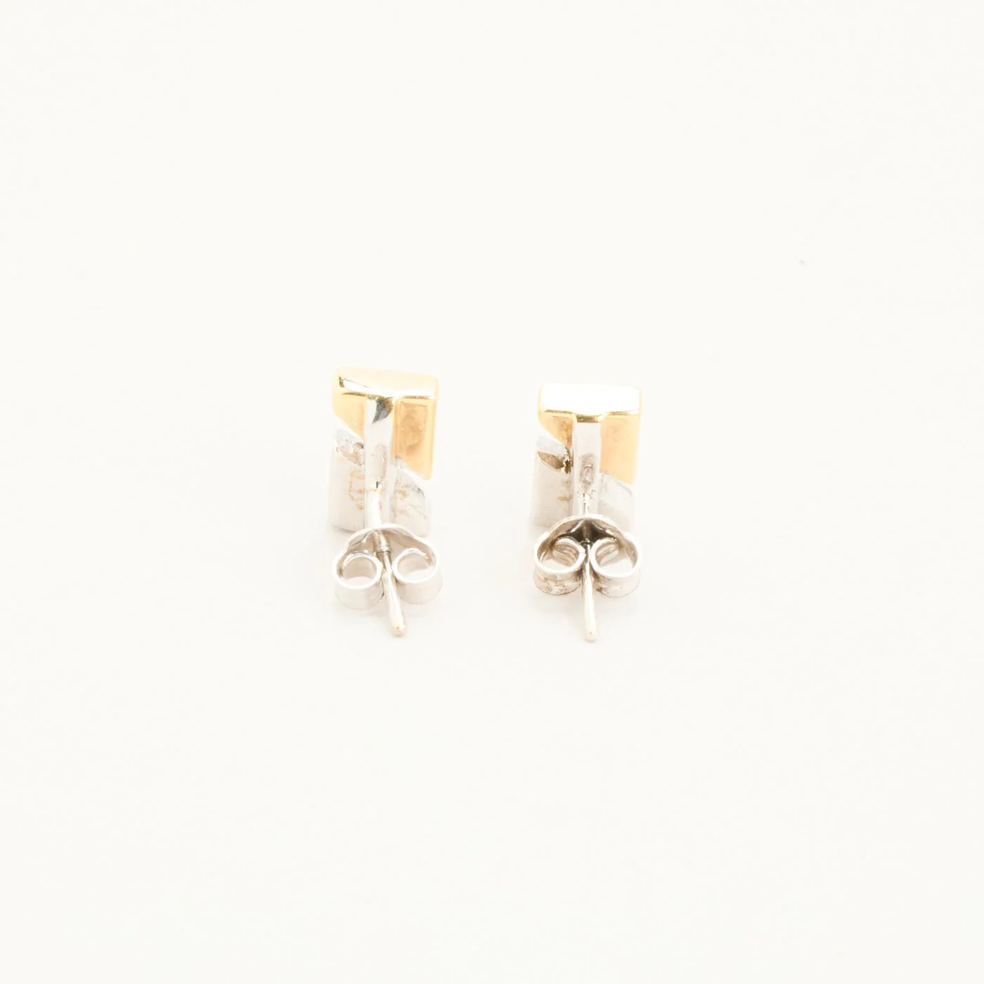 Örhängen med stift med diamant (0.06 ct) i 14K guld och vitt guld, 1.5 cm, - Image 3