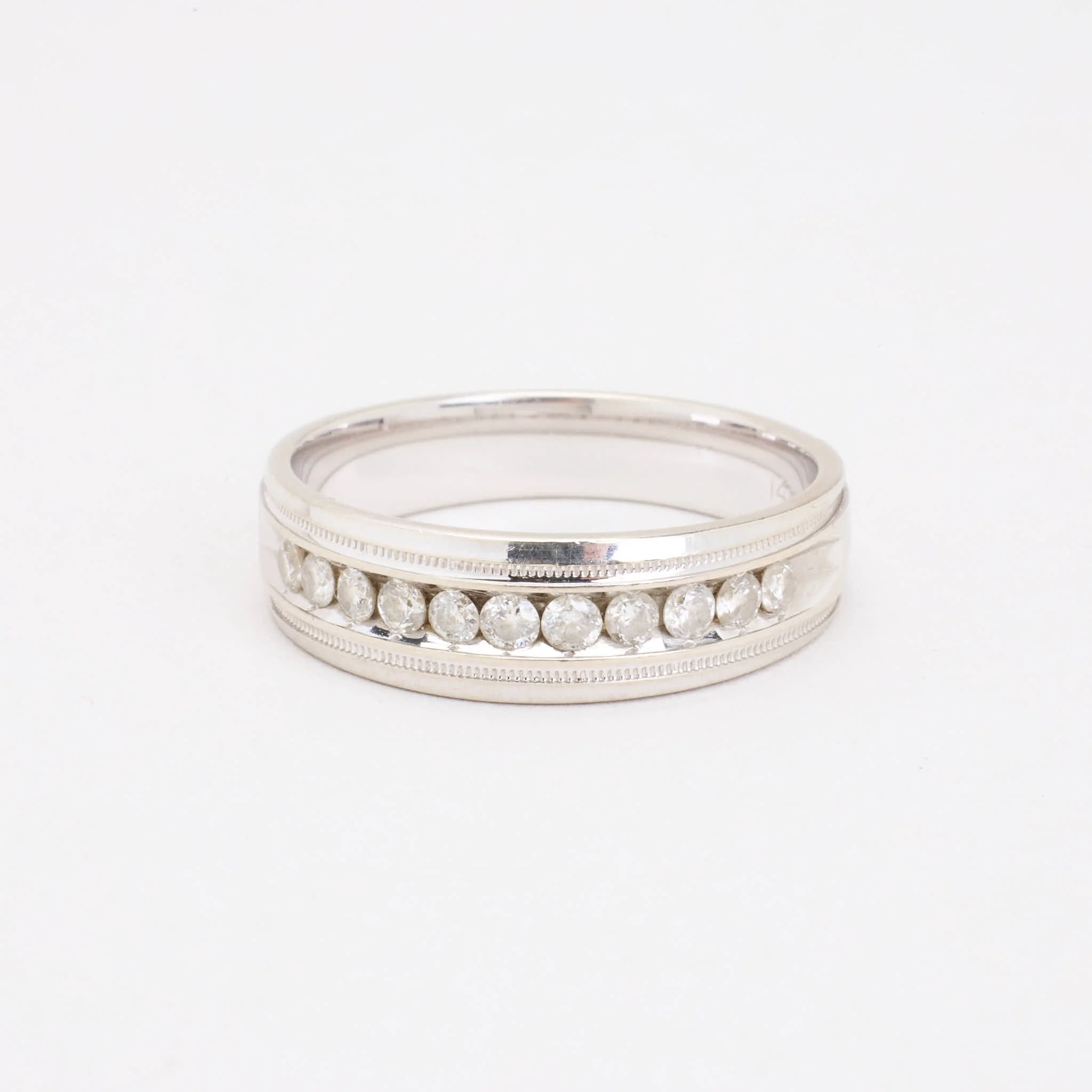 Band med diamant (0.46 ct) i 14K vitt guld strl. 20.7 / strl. 65