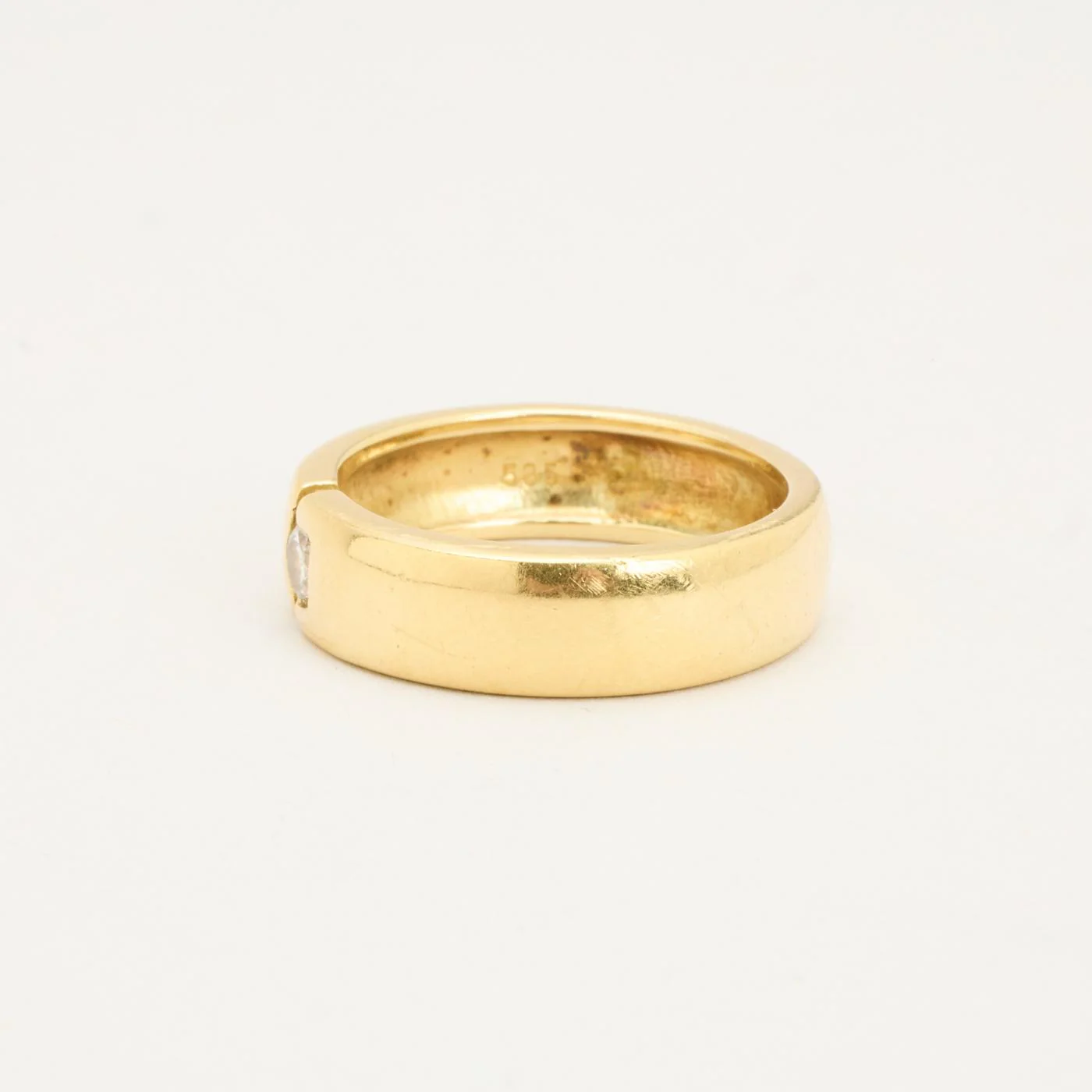 Vigselring med diamant (0.08 ct) i 14K guld strl. 17.2 / strl. 54 - Image 4