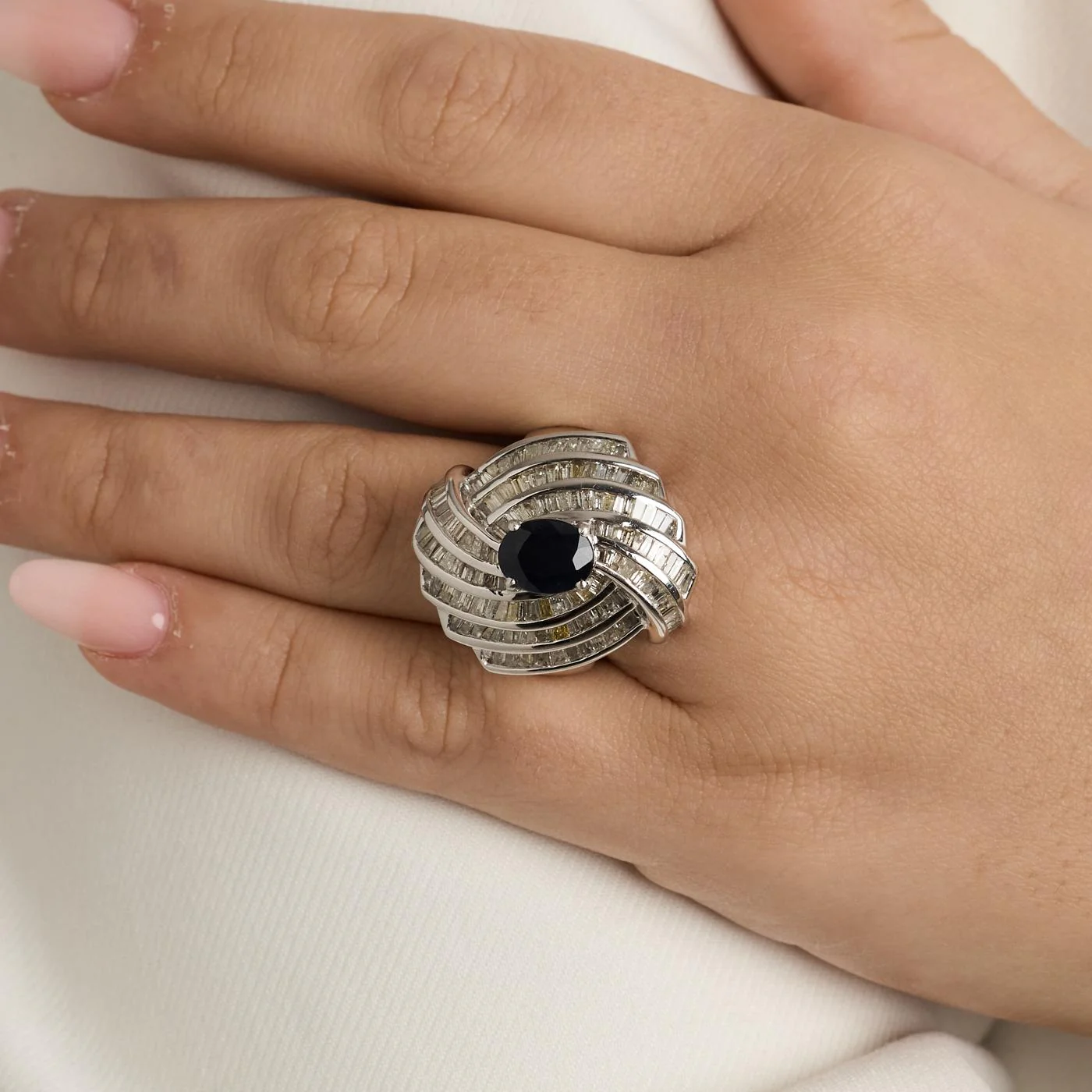 Cocktailring med diamant (3.5 ct) i 14K vitt guld med en safir strl. 18.5 / strl. 58 - Image 2