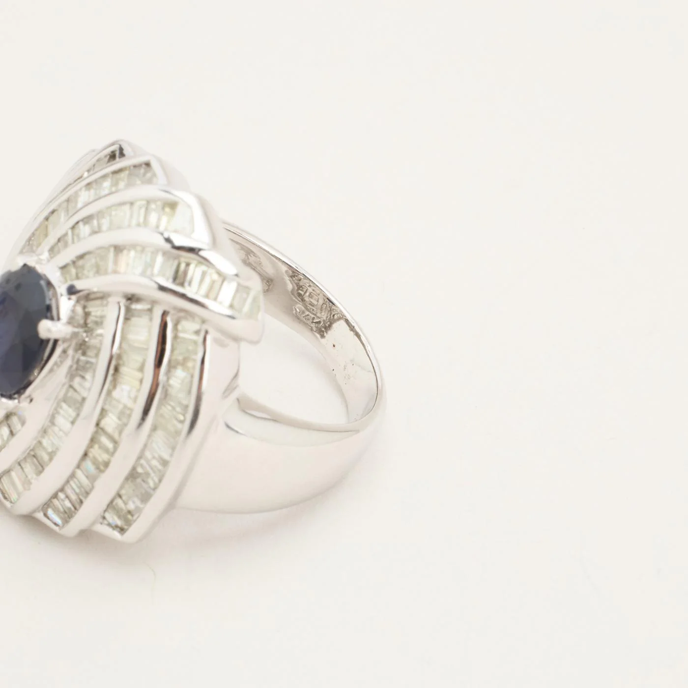Cocktailring med diamant (3.5 ct) i 14K vitt guld med en safir strl. 18.5 / strl. 58 - Image 6